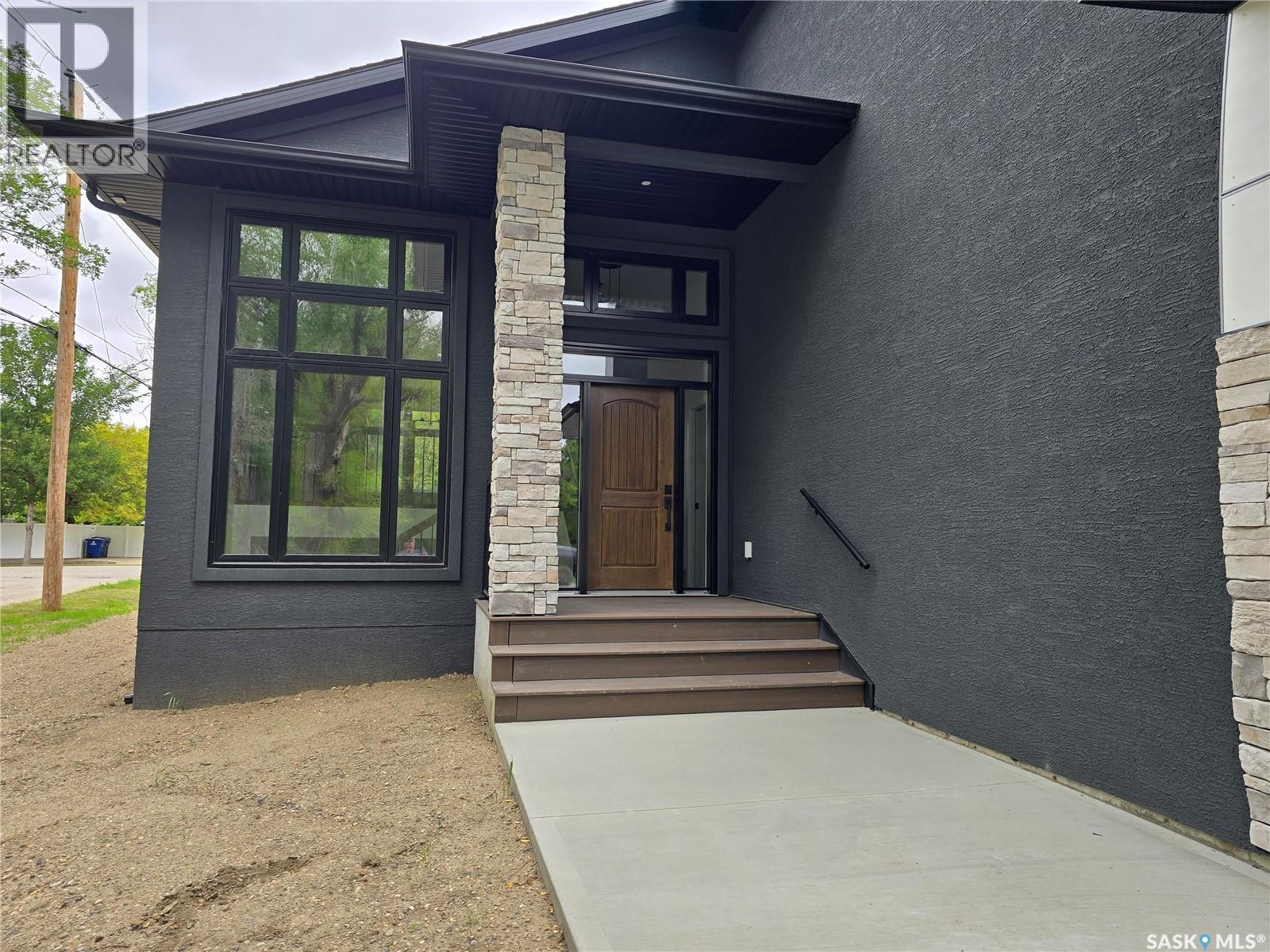 3 Kenney Crescent, Weyburn, SK - Outdoor