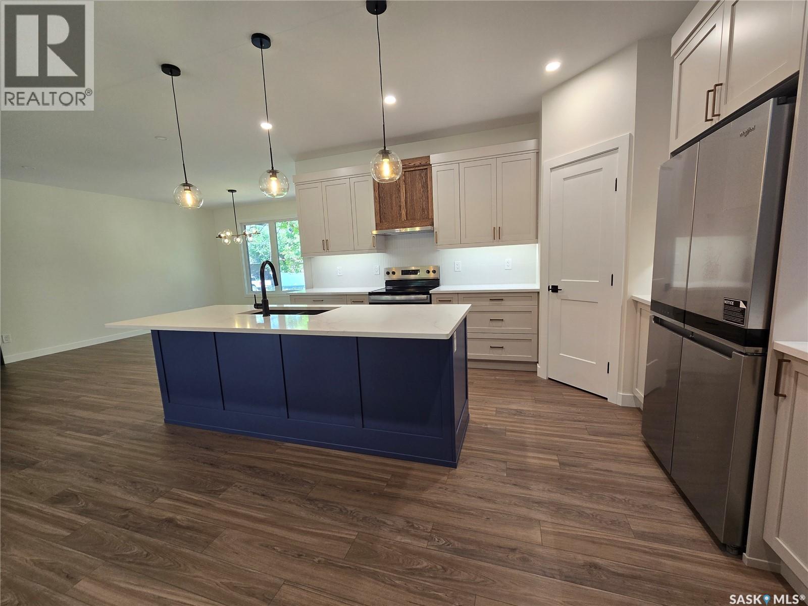 3 Kenney Crescent, Weyburn, SK - Indoor Photo Showing Kitchen With Upgraded Kitchen