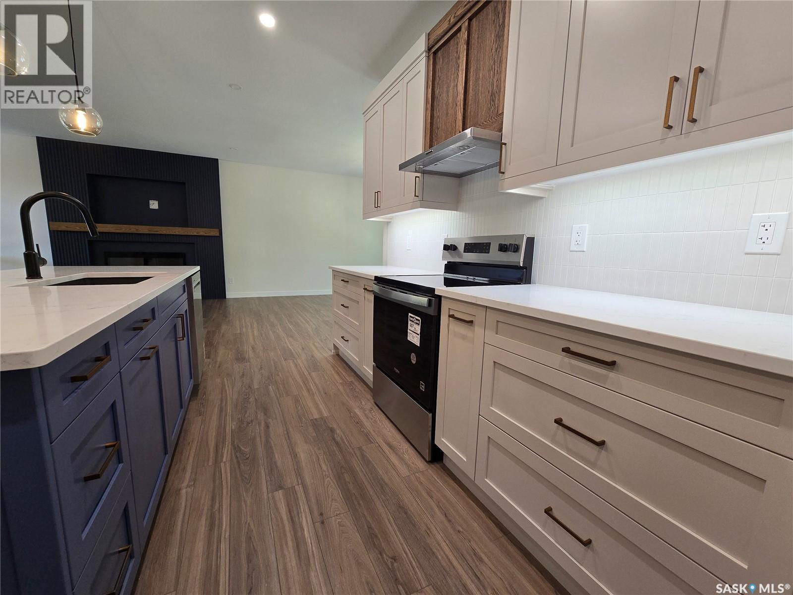 3 Kenney Crescent, Weyburn, SK - Indoor Photo Showing Kitchen