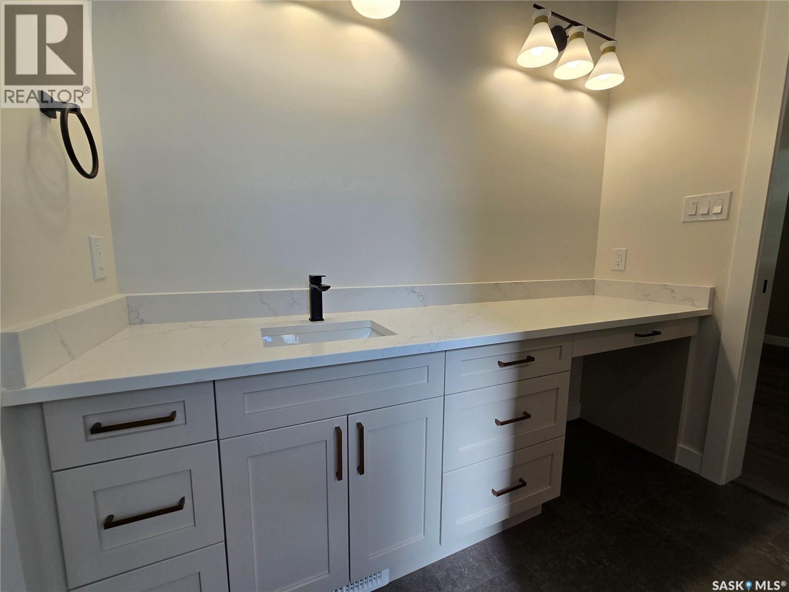 3 Kenney Crescent, Weyburn, SK - Indoor Photo Showing Bathroom