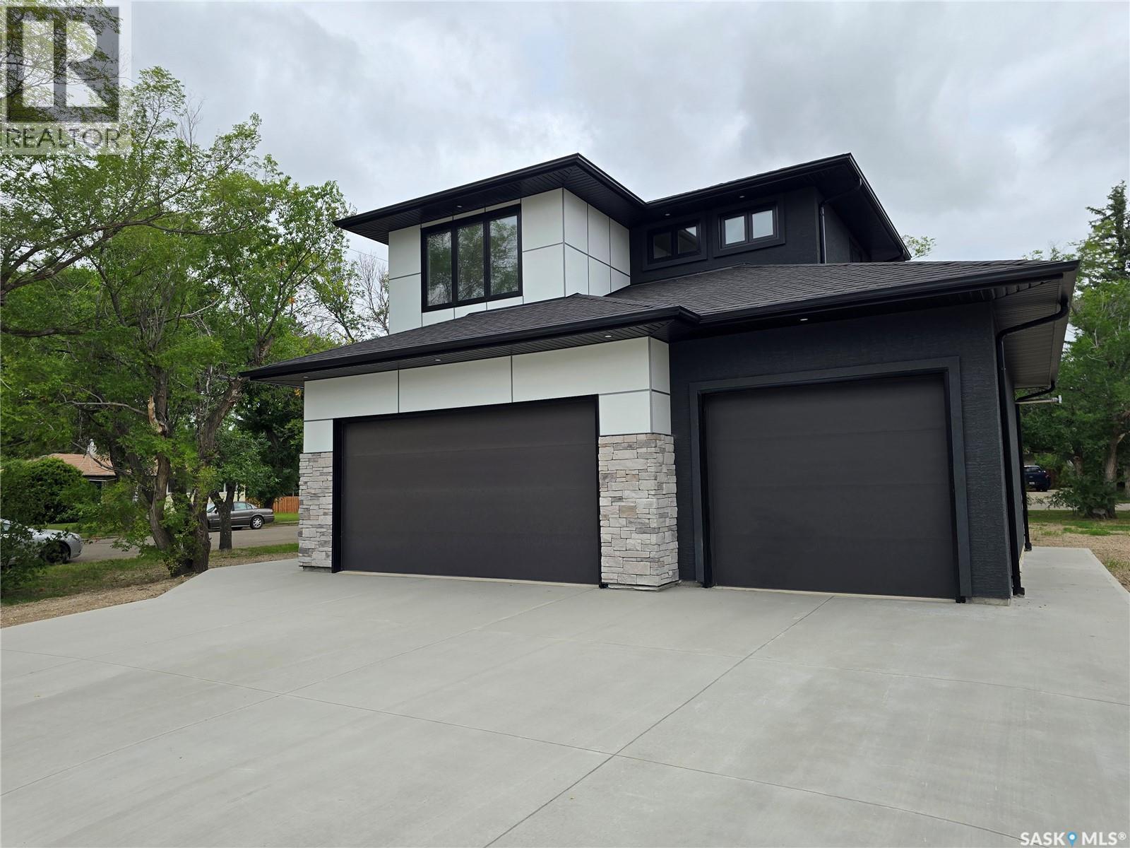 3 Kenney Crescent, Weyburn, SK - Outdoor