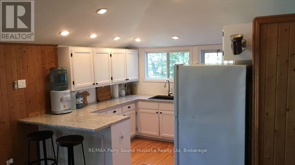 2 A22 Island, The Archipelago (Archipelago North), ON - Indoor Photo Showing Kitchen