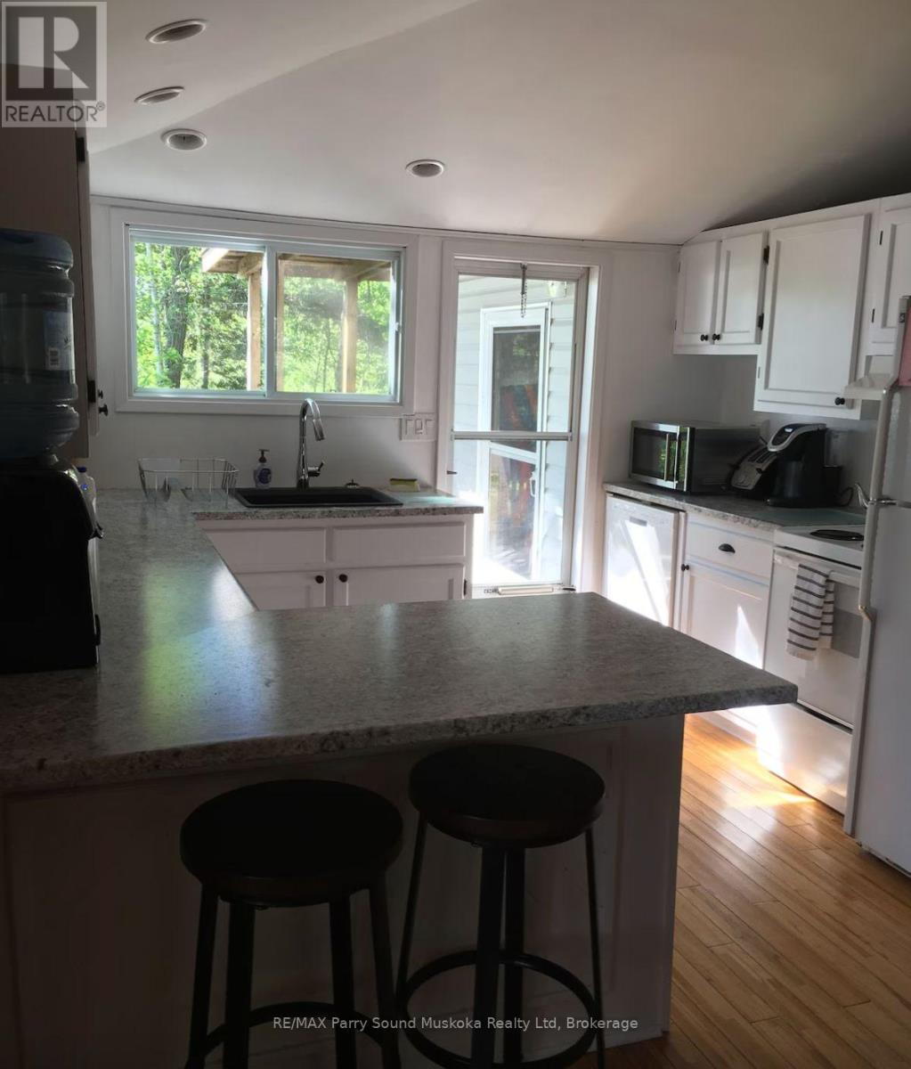 2 A22 Island, The Archipelago (Archipelago North), ON - Indoor Photo Showing Kitchen
