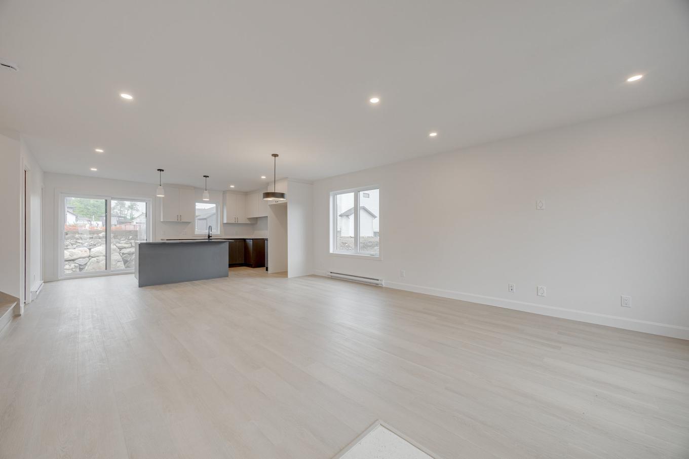 Hall d'entrée/Vestibule - 70 Rue De La Traverse, Boischatel, QC - Indoor Photo Showing Living Room