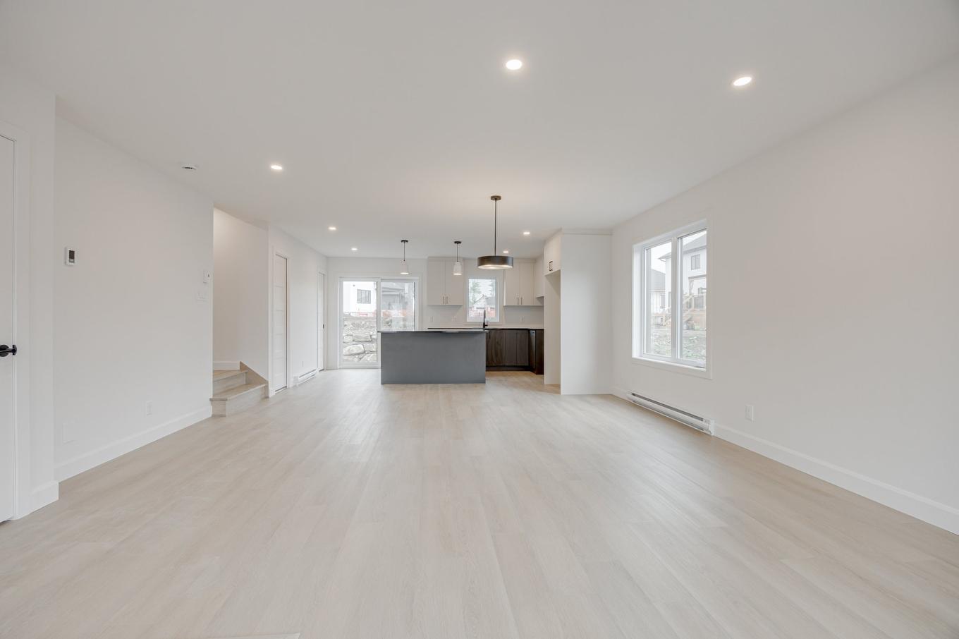 Salon - 70 Rue De La Traverse, Boischatel, QC - Indoor Photo Showing Living Room