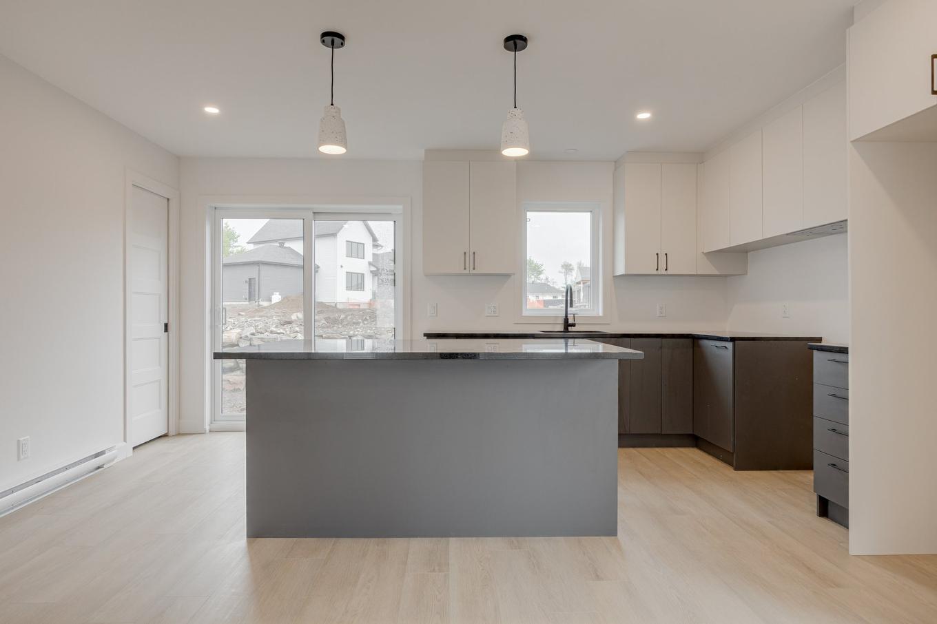 Cuisine - 70 Rue De La Traverse, Boischatel, QC - Indoor Photo Showing Kitchen With Upgraded Kitchen