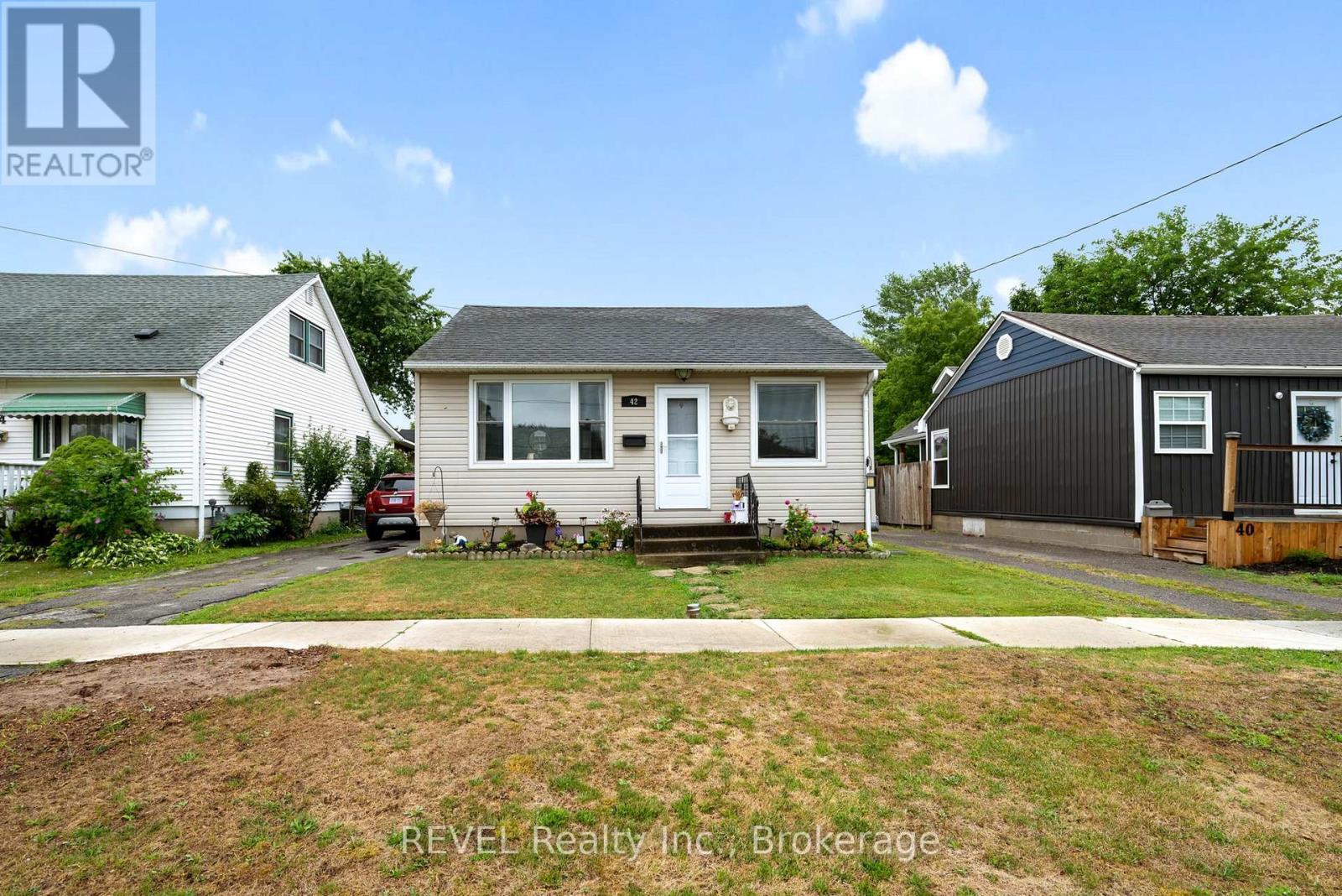 42 Douglas Street, Fort Erie (Central), ON - Outdoor