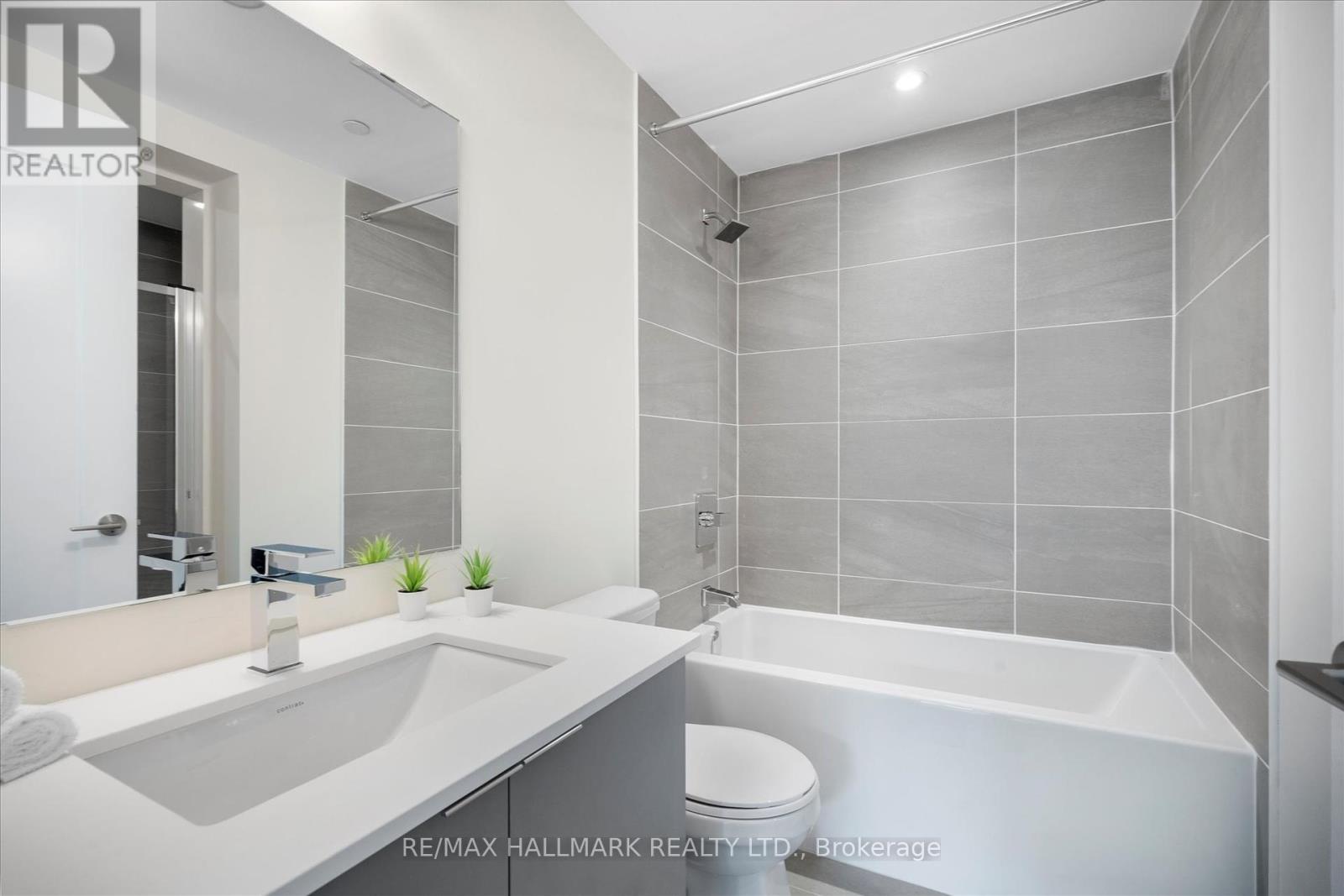 116 - 1350 Kingston Road, Toronto, ON - Indoor Photo Showing Bathroom