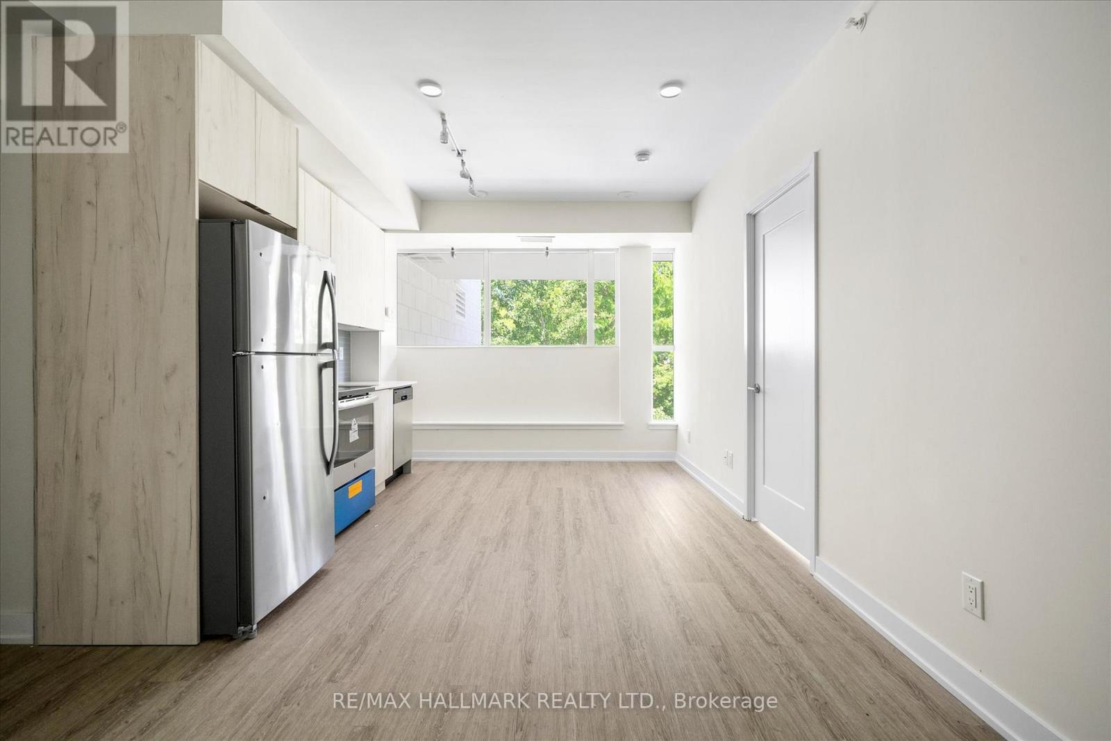 117 - 1350 Kingston Road, Toronto, ON - Indoor