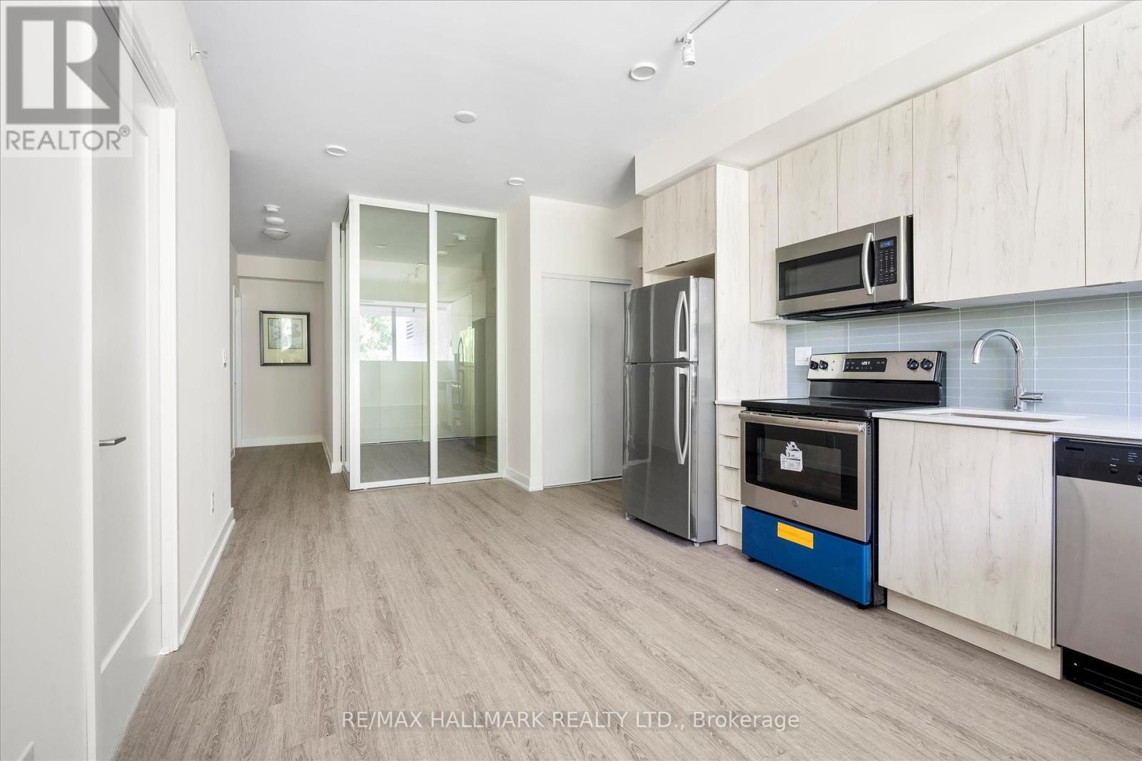 117 - 1350 Kingston Road, Toronto, ON - Indoor Photo Showing Kitchen With Stainless Steel Kitchen With Upgraded Kitchen