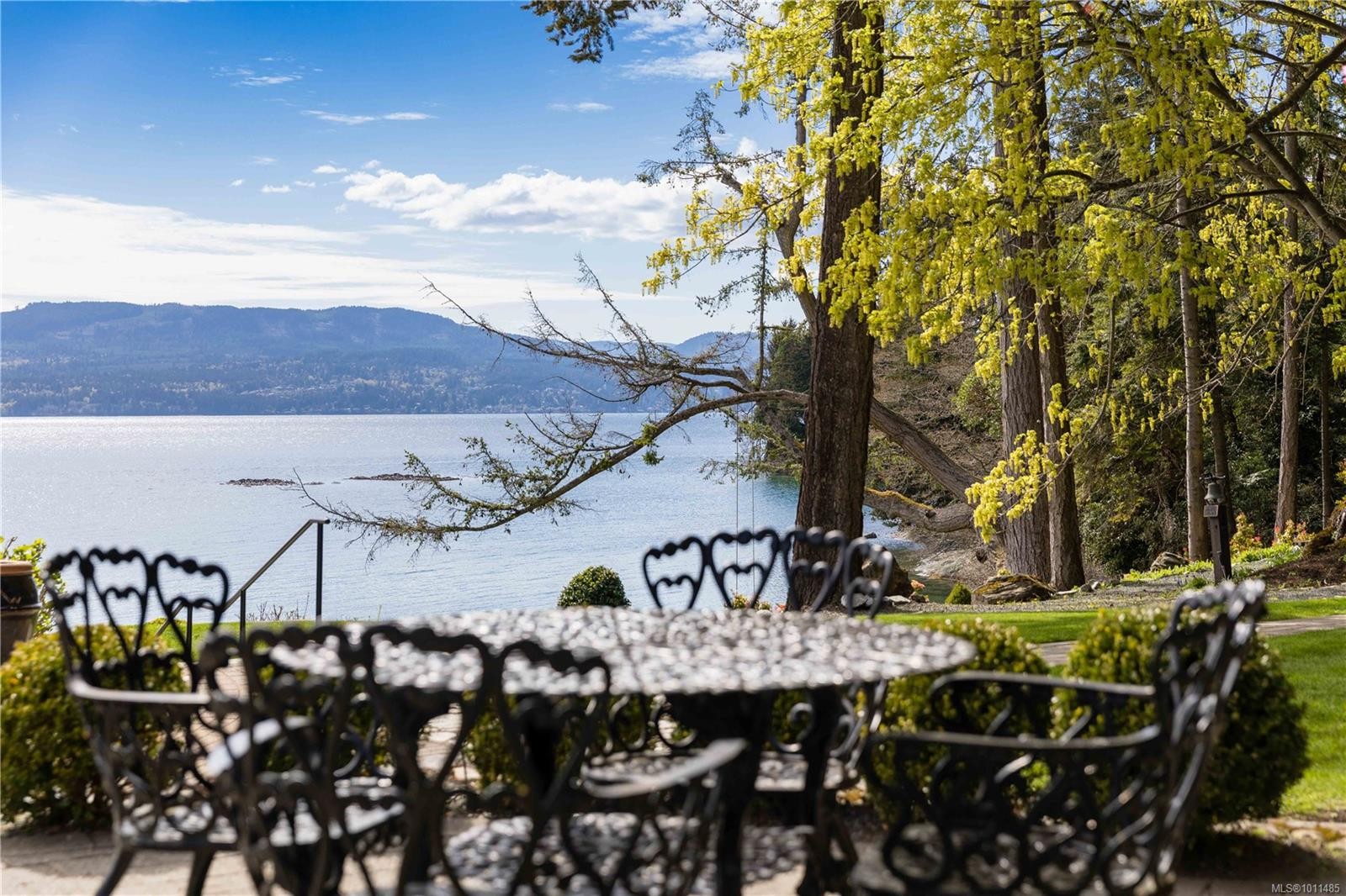 605 Towner Park Rd, North Saanich, BC