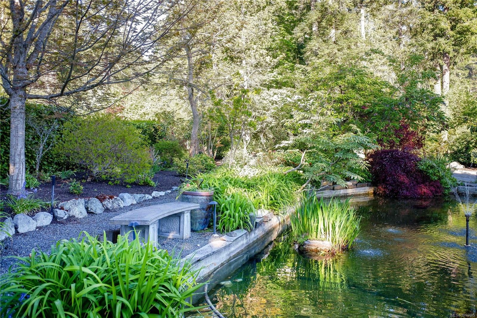 605 Towner Park Rd, North Saanich, BC