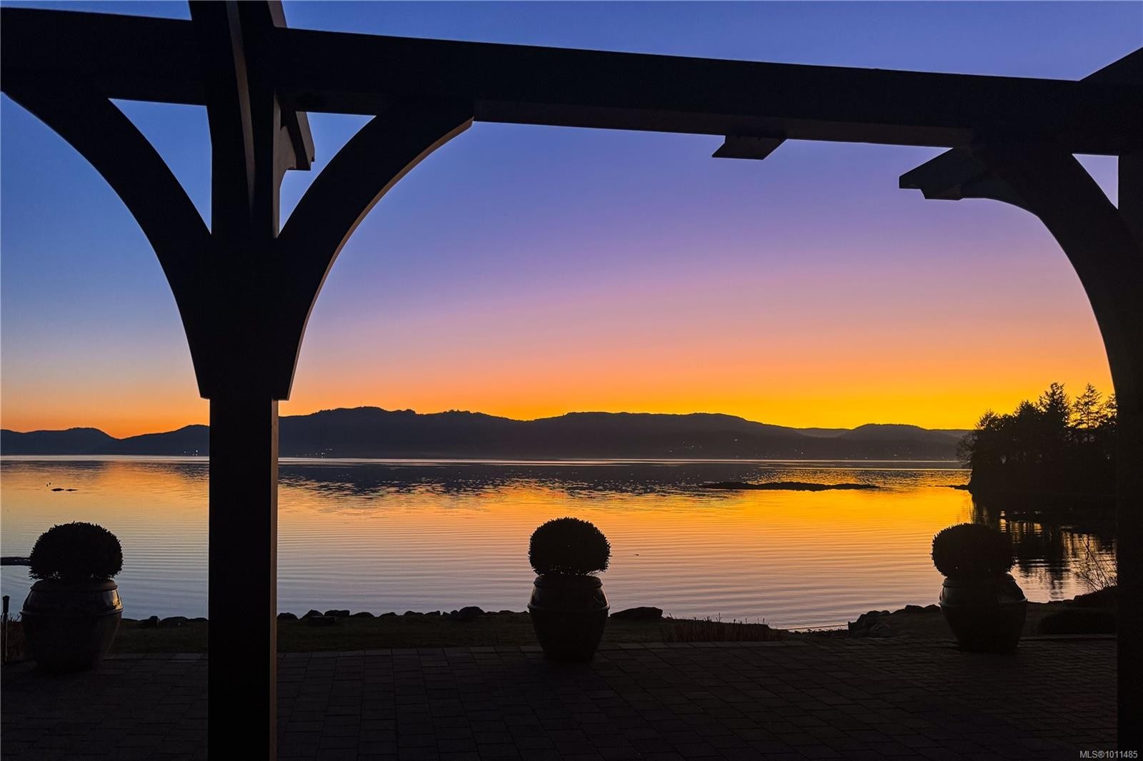 605 Towner Park Rd, North Saanich, BC