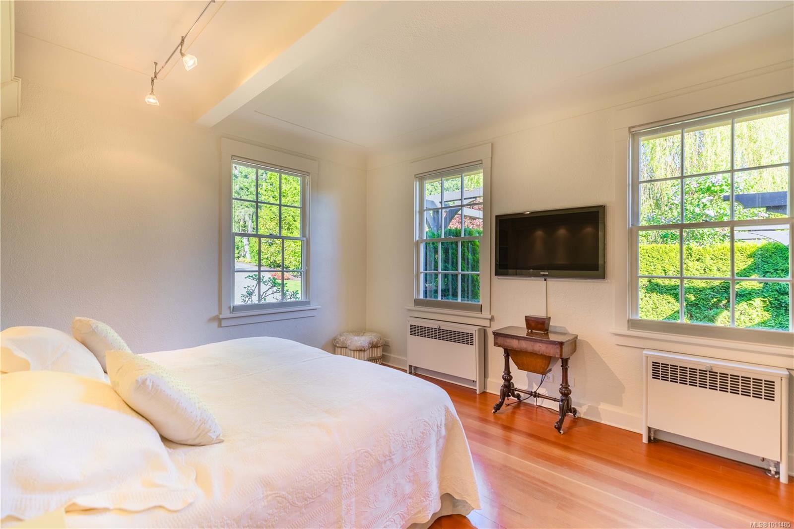 605 Towner Park Rd, North Saanich, BC