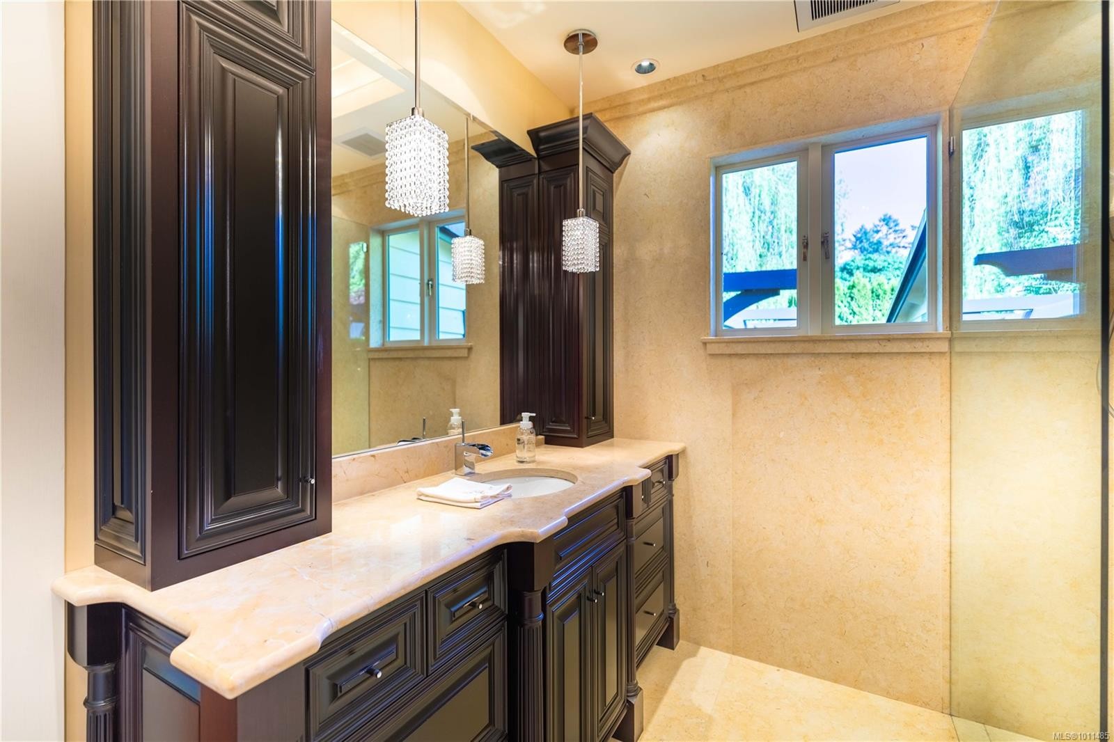 605 Towner Park Rd, North Saanich, BC