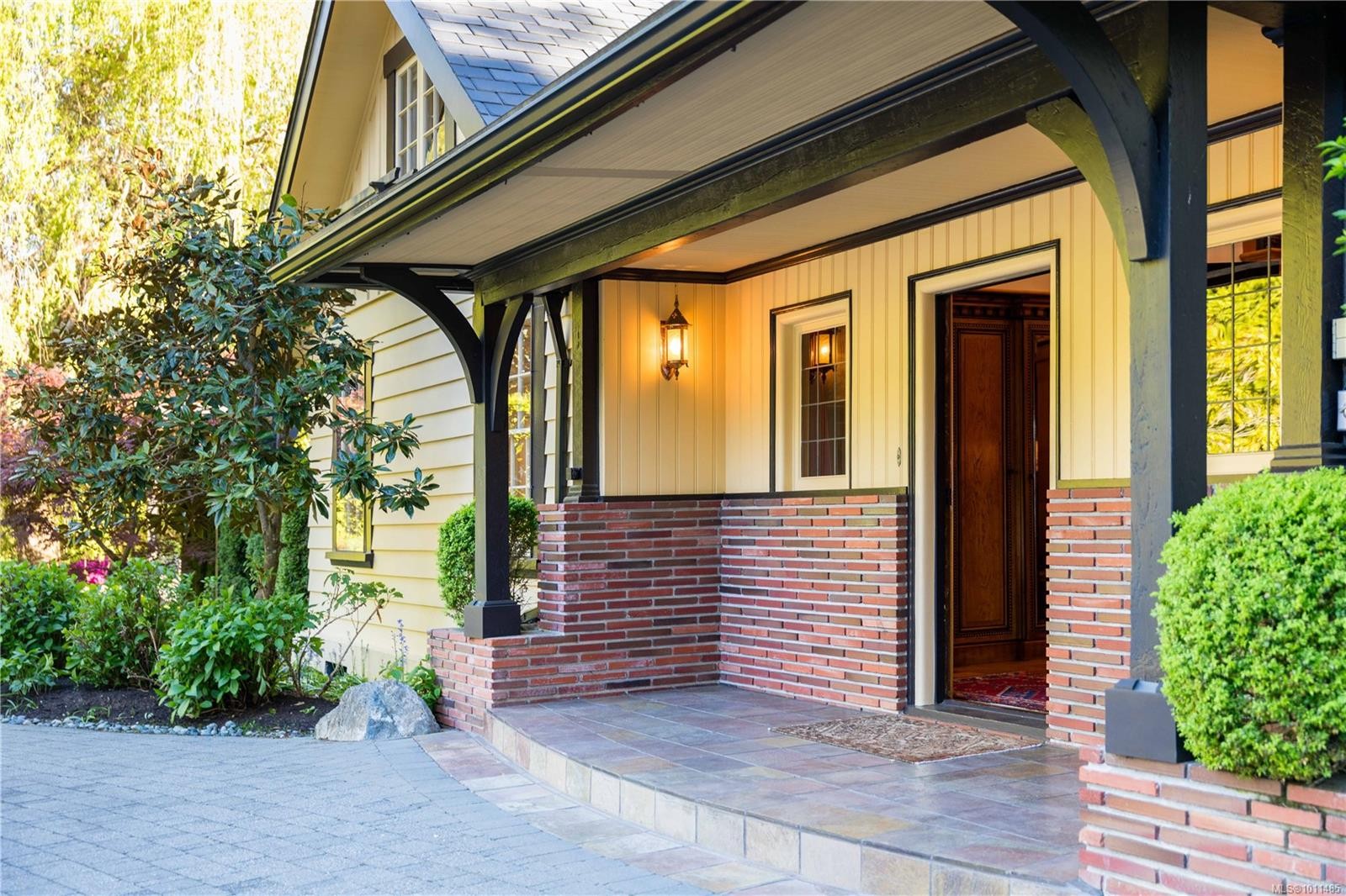 605 Towner Park Rd, North Saanich, BC