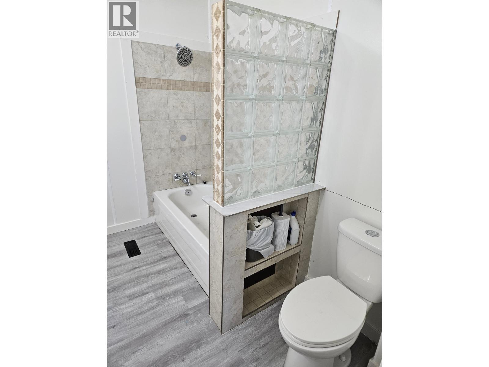 7064 Adam Drive, Prince George, BC - Indoor Photo Showing Bathroom