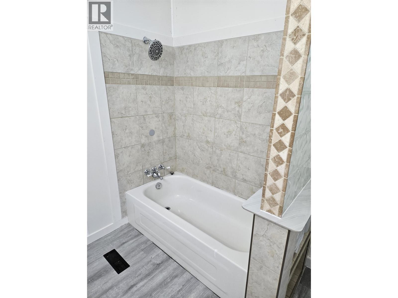 7064 Adam Drive, Prince George, BC - Indoor Photo Showing Bathroom