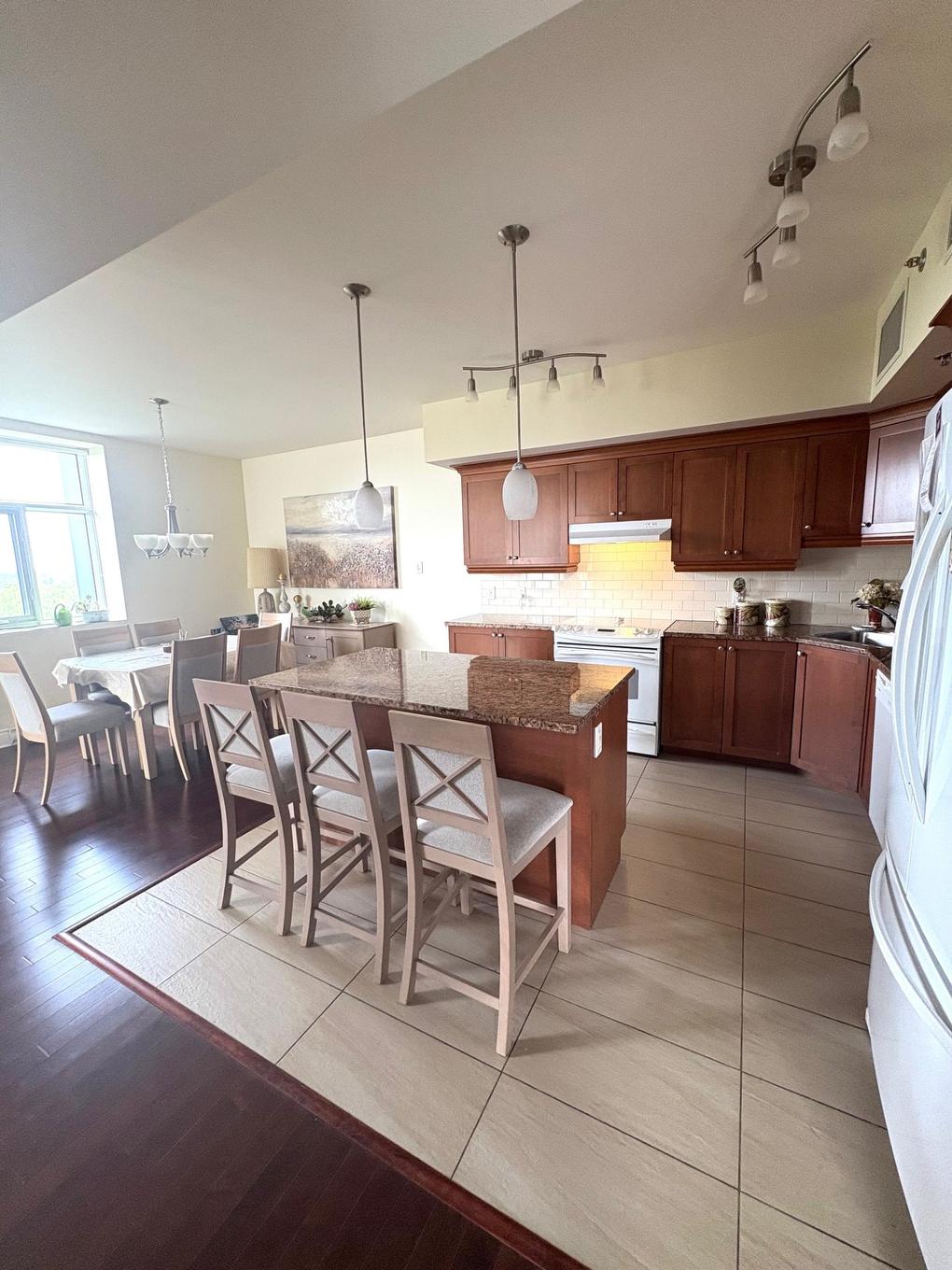 Cuisine - 930-25 Prom. Des Îles, Laval (Chomedey), QC - Indoor