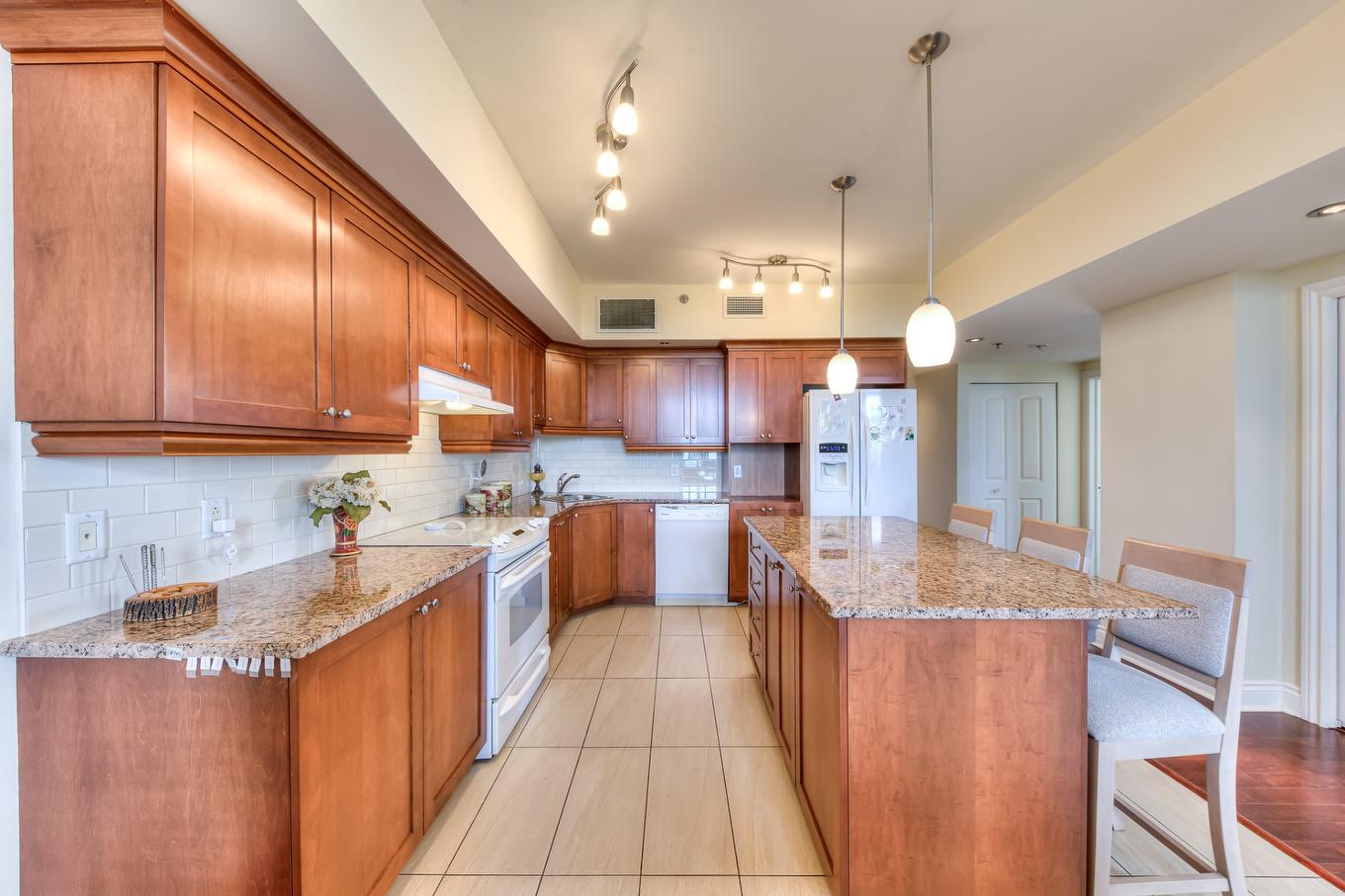 Cuisine - 930-25 Prom. Des Îles, Laval (Chomedey), QC - Indoor Photo Showing Kitchen With Double Sink