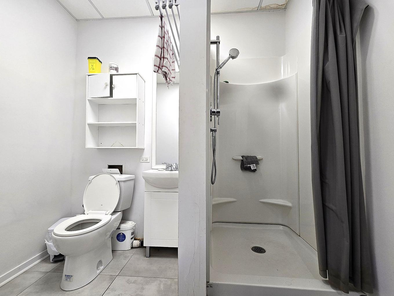 Salle de bains - 449 Boul. Industriel, Saint-Eustache, QC