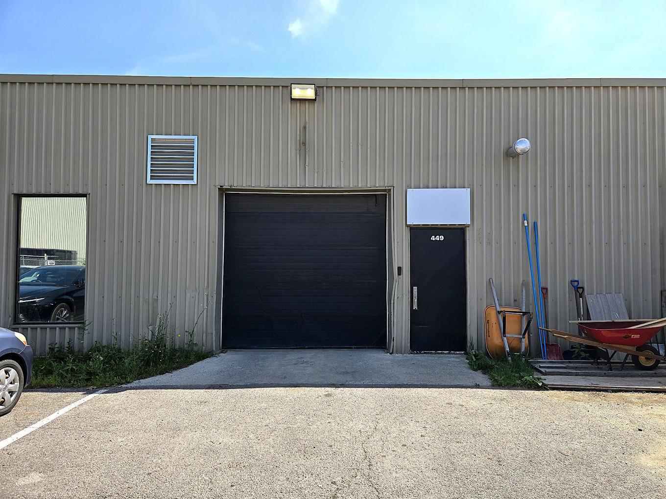 Expédition (porte/quai) - 449 Boul. Industriel, Saint-Eustache, QC