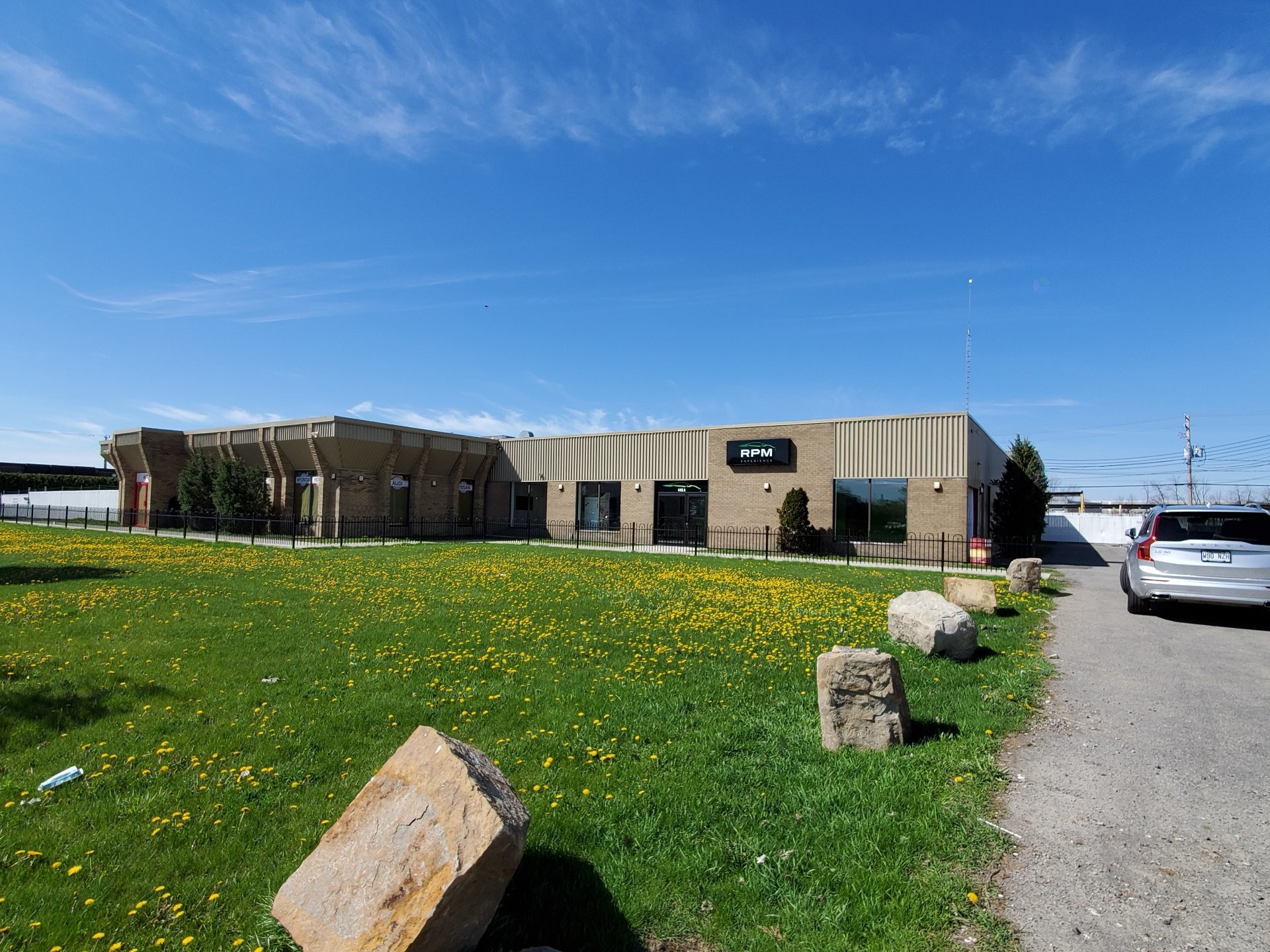 Front of Structure - 449 Boul. Industriel, Saint-Eustache, QC - Outdoor