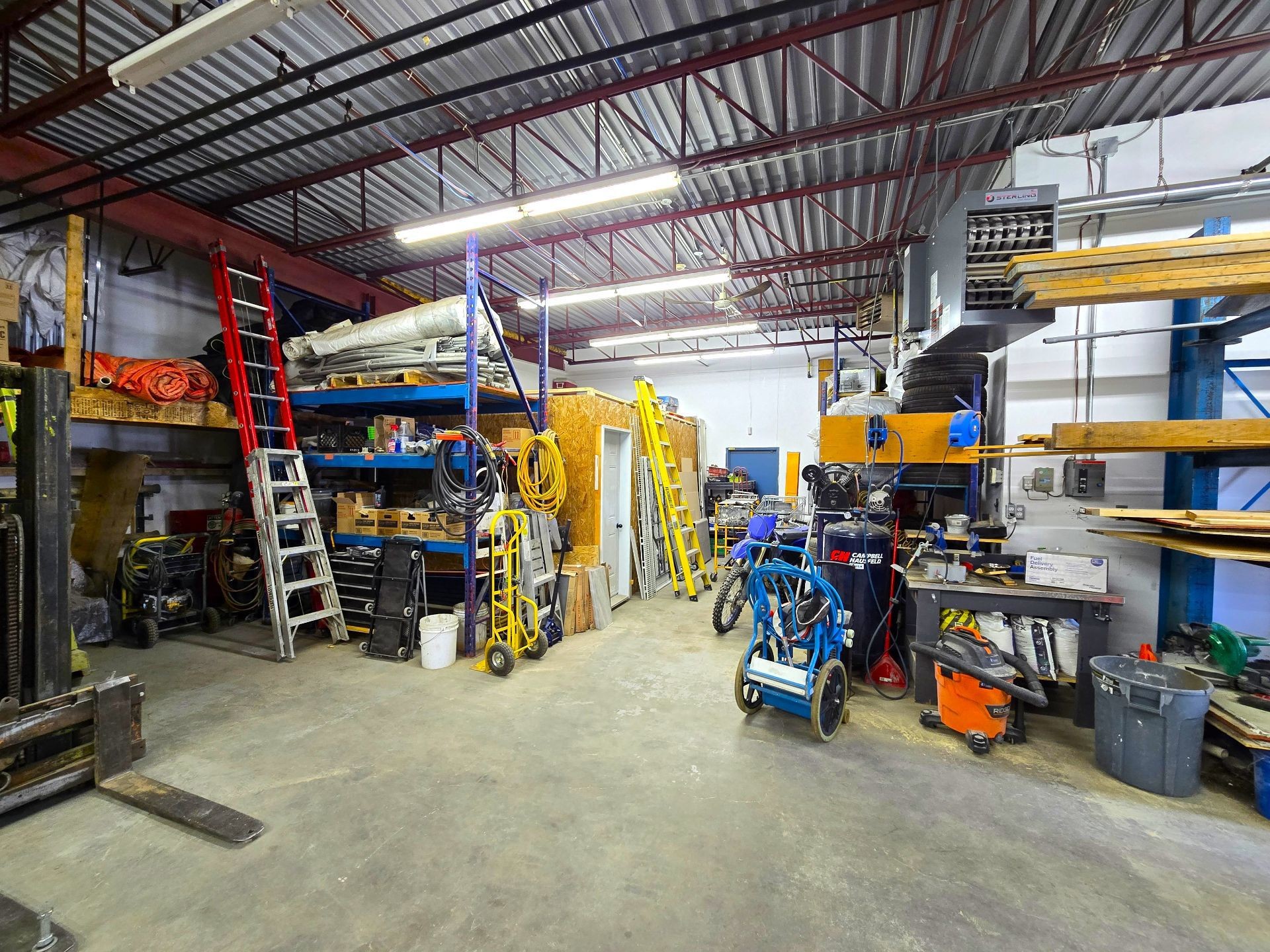 Warehouse - 449 Boul. Industriel, Saint-Eustache, QC - Indoor Photo Showing Garage