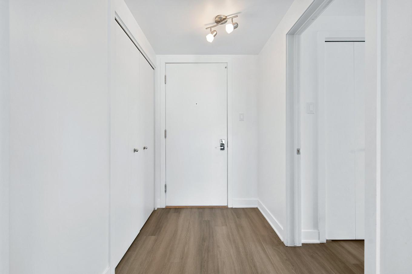 Hall - 211-1431 Av. De La Gare, Mascouche, QC - Indoor Photo Showing Other Room