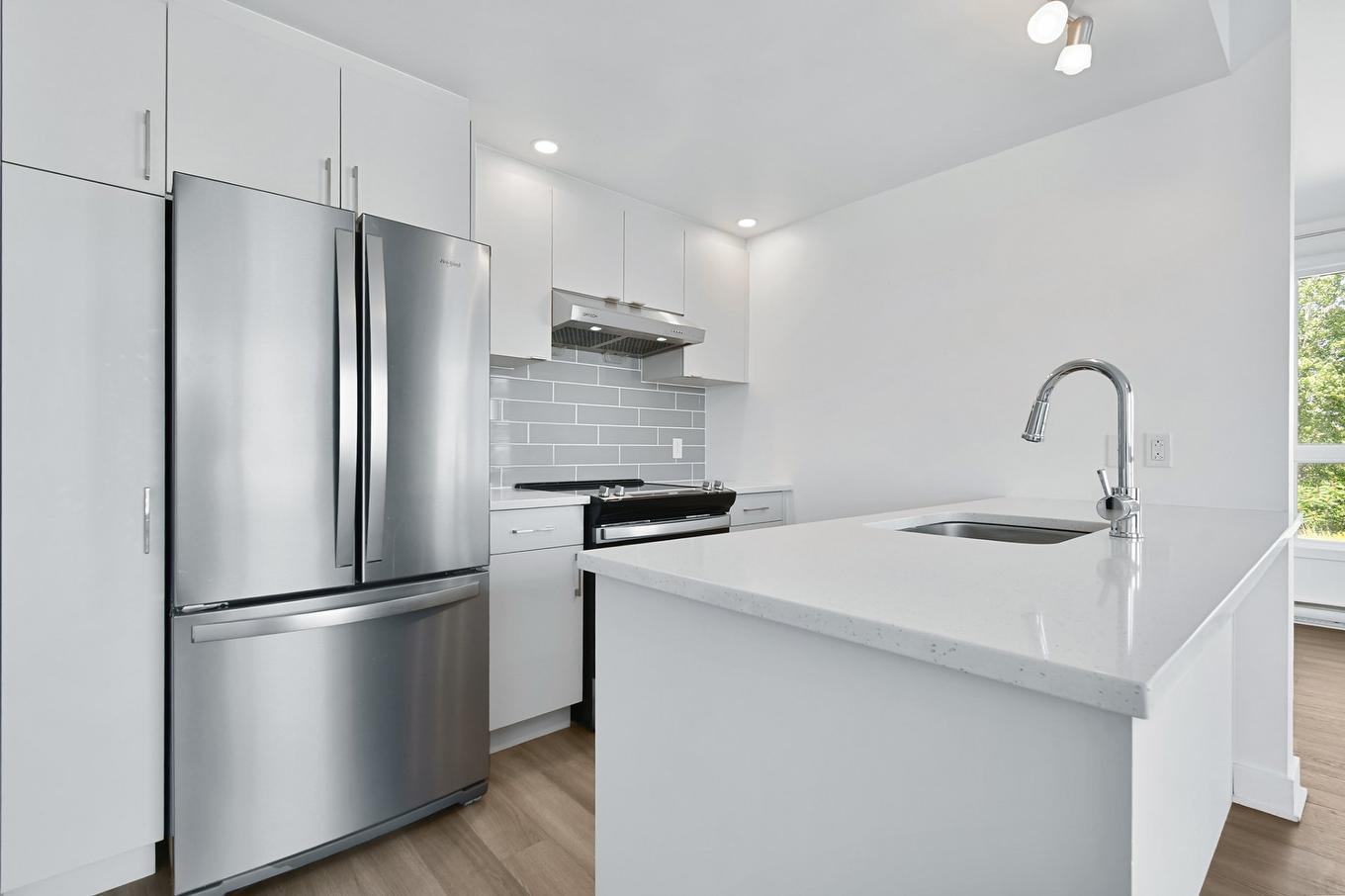 Kitchen - 211-1431 Av. De La Gare, Mascouche, QC - Indoor Photo Showing Kitchen With Upgraded Kitchen