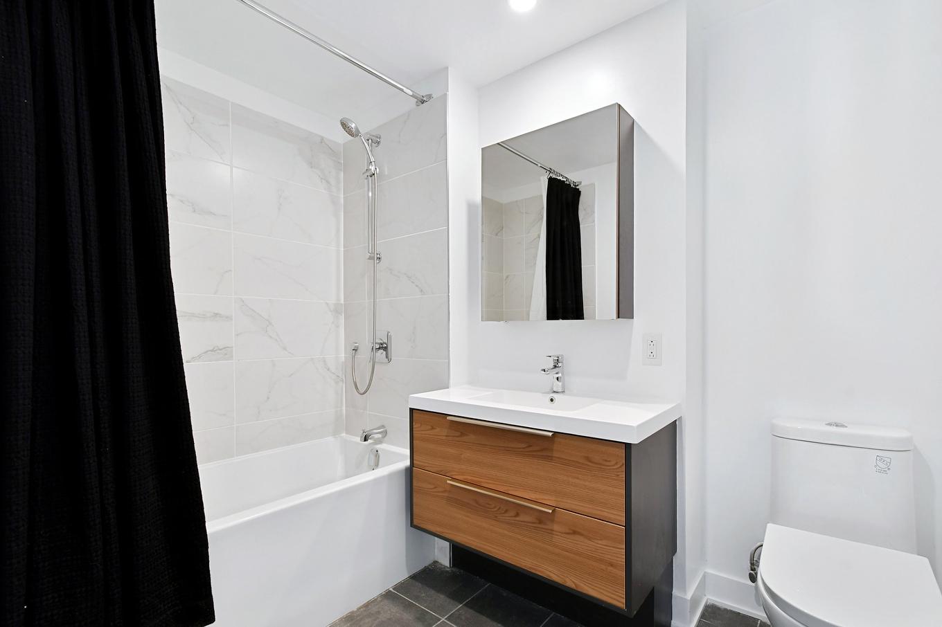 Bathroom - 211-1431 Av. De La Gare, Mascouche, QC - Indoor Photo Showing Bathroom