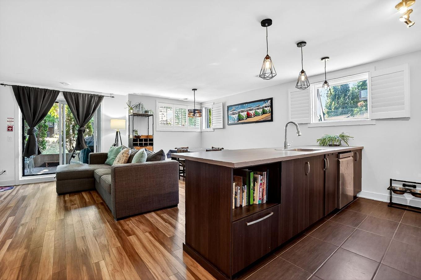 Kitchen - 001-3661 Rue Fernand-Flipot, Longueuil (Saint-Hubert), QC - Indoor