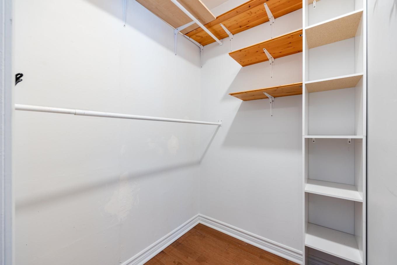 Walk-in closet - 7719 Av. Rhéaume, Montréal (Anjou), QC - Indoor