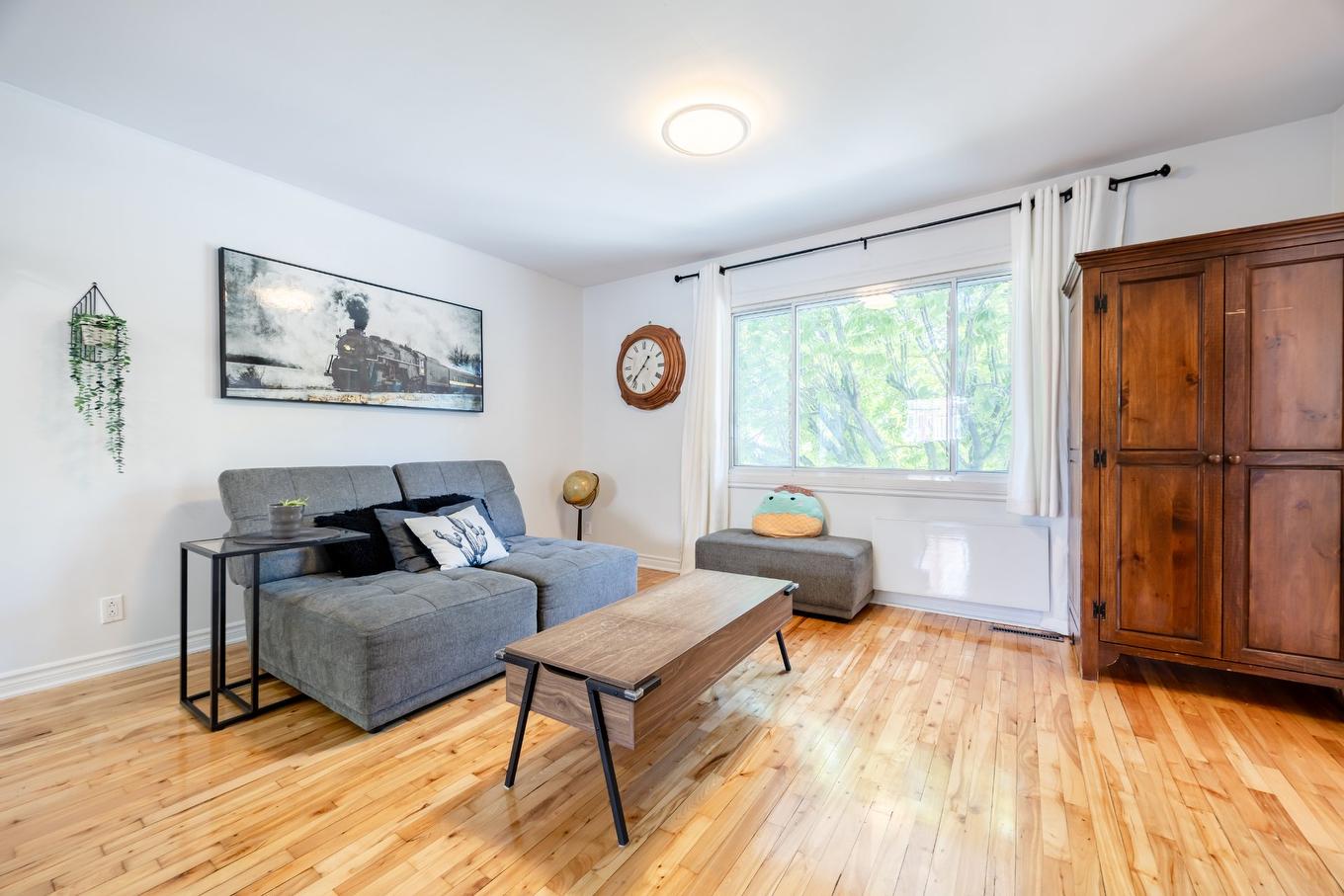 Living room - 7719 Av. Rhéaume, Montréal (Anjou), QC - Indoor Photo Showing Living Room