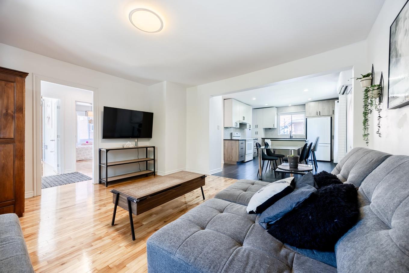 Living room - 7719 Av. Rhéaume, Montréal (Anjou), QC - Indoor Photo Showing Living Room