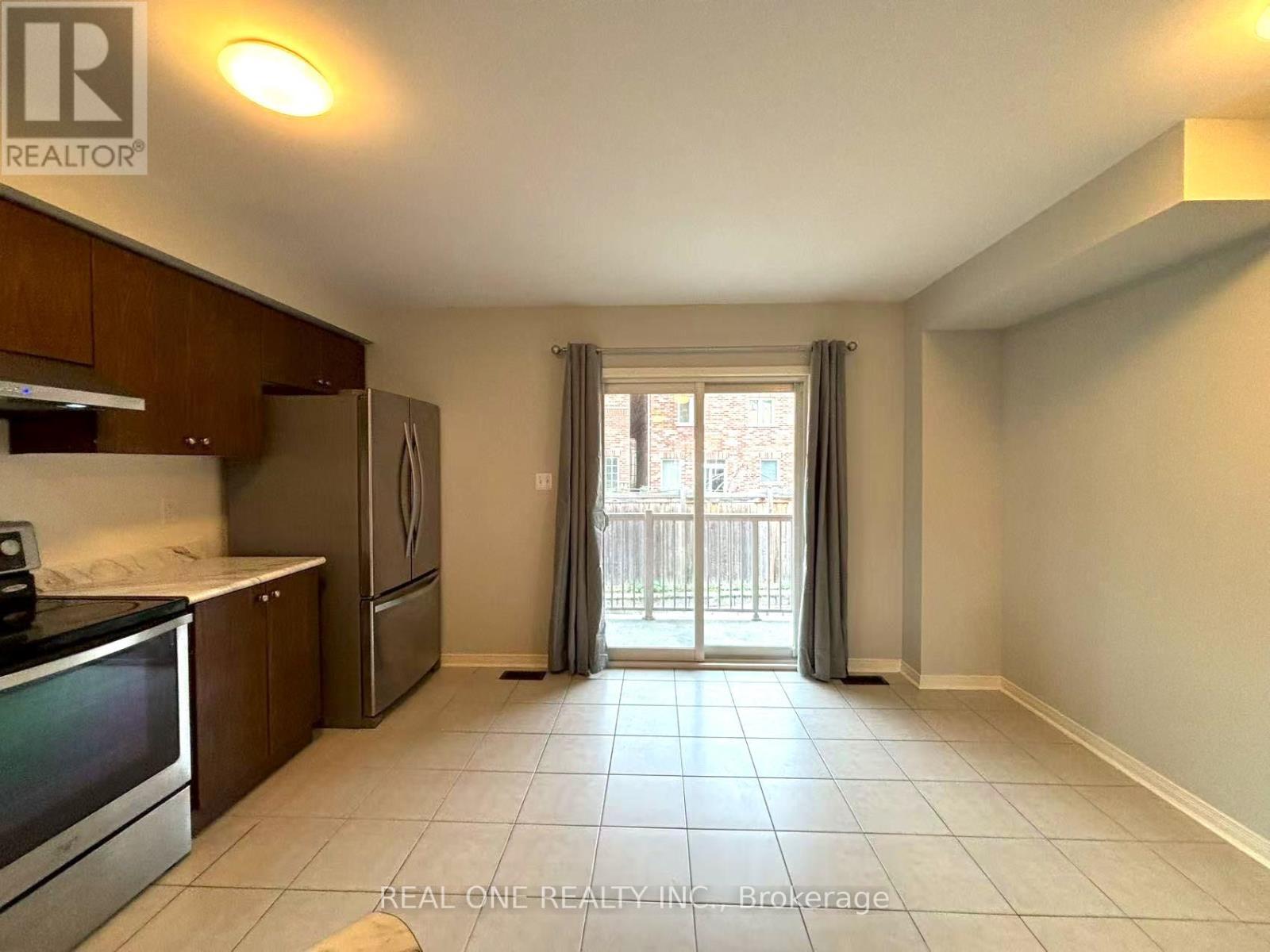 15 Adam Oates Heights, Toronto, ON - Indoor Photo Showing Kitchen