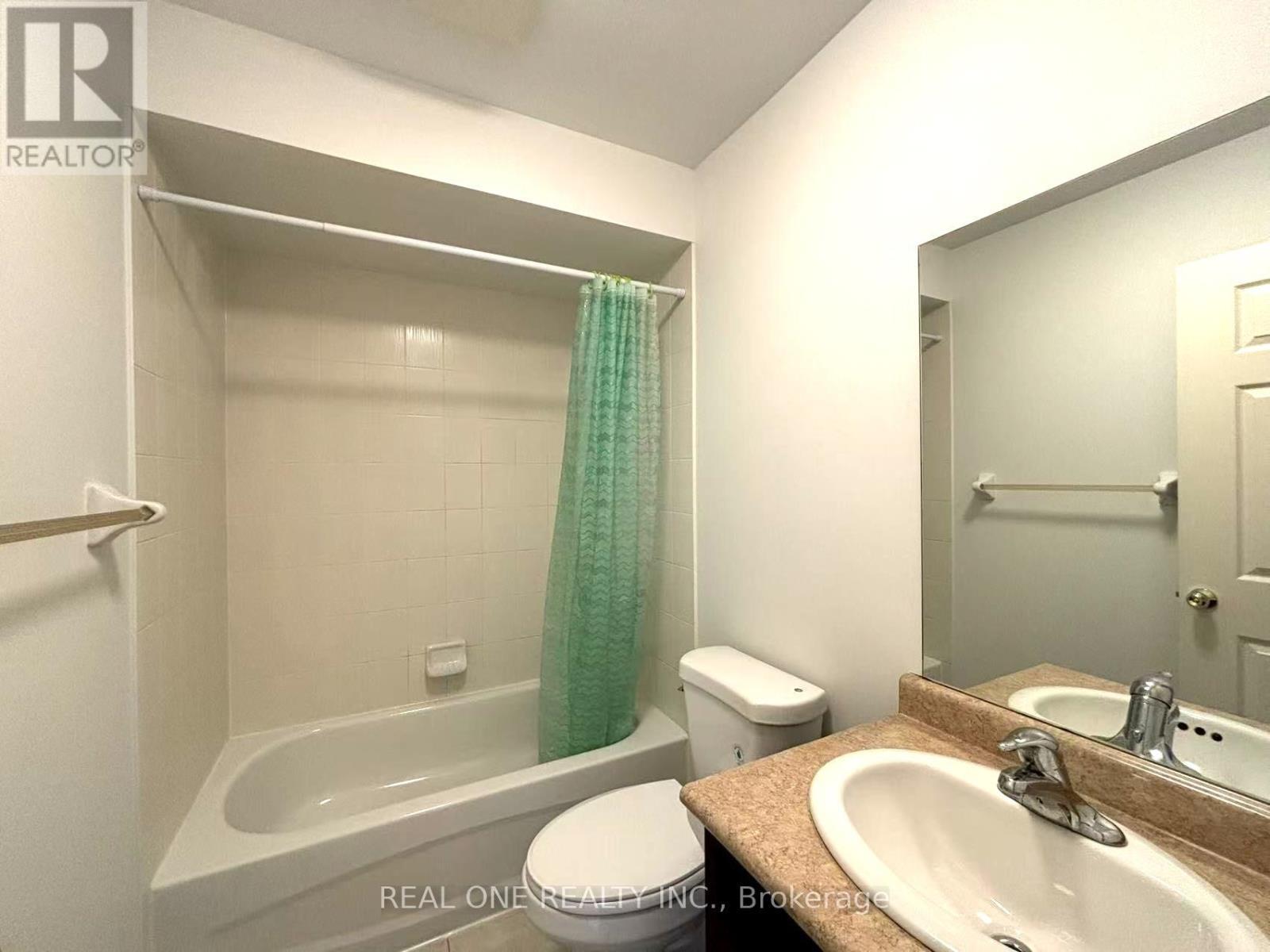 15 Adam Oates Heights, Toronto, ON - Indoor Photo Showing Bathroom