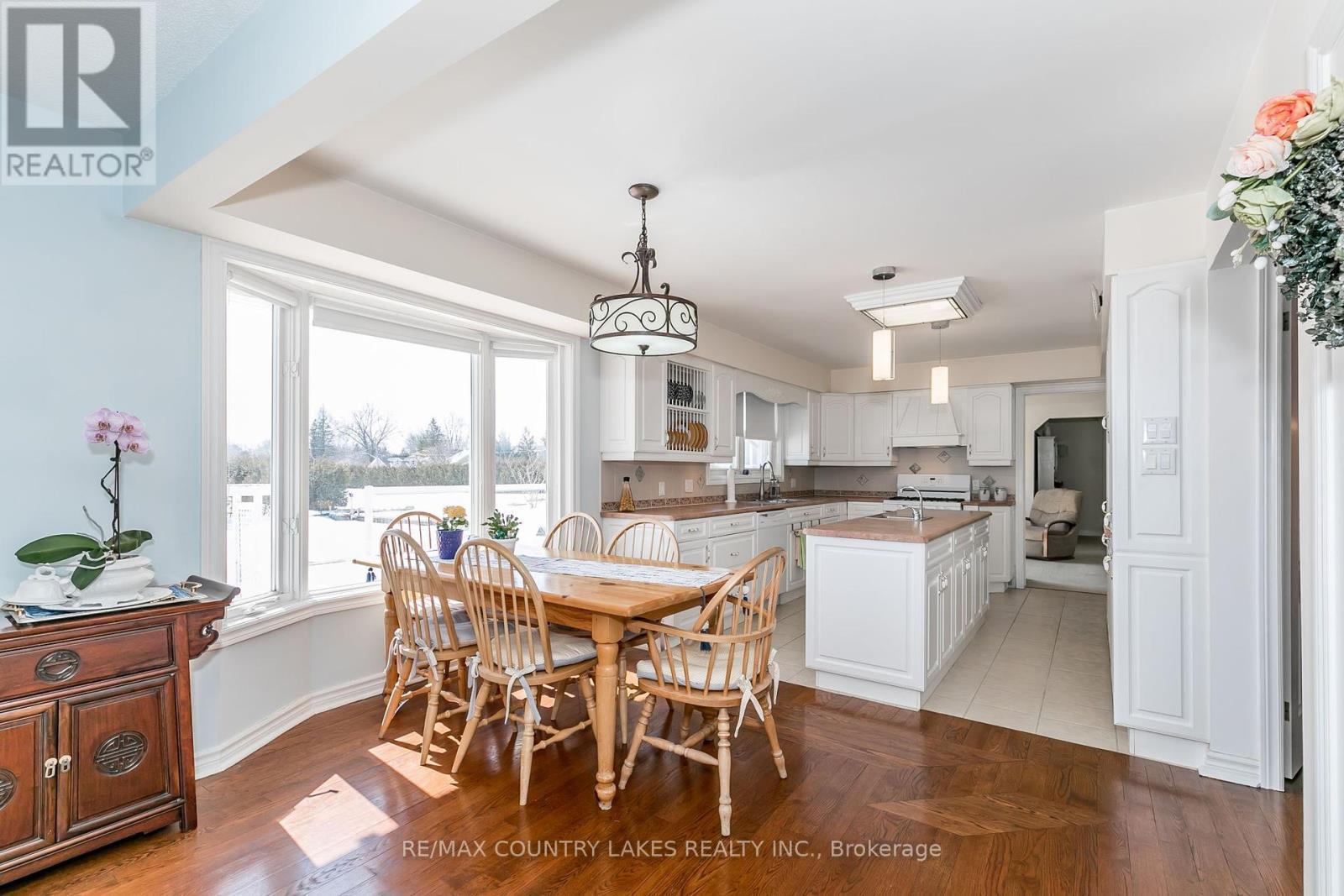 98 Turtle Path, Ramara, ON - Indoor Photo Showing Dining Room