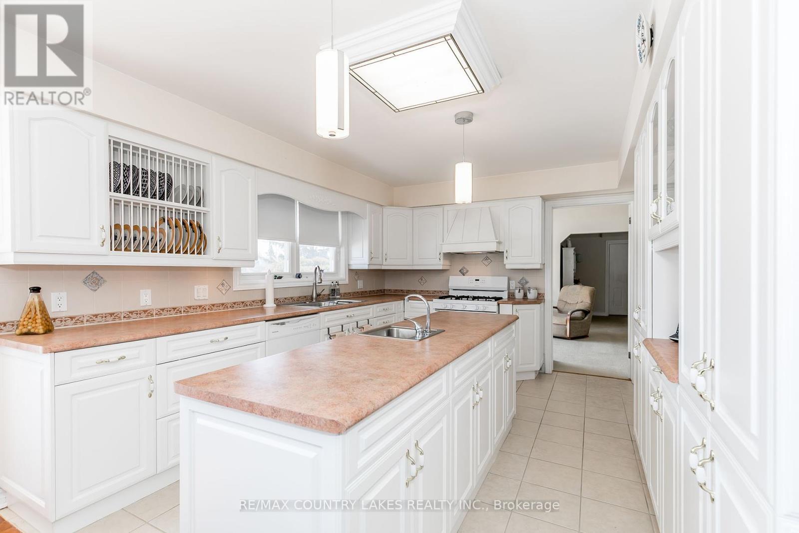 98 Turtle Path, Ramara, ON - Indoor Photo Showing Kitchen