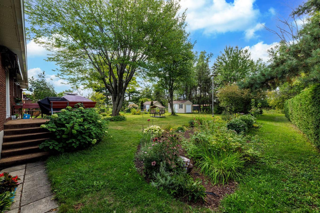 Cour - 1459 Boul. Perrot, Notre-Dame-De-L'Île-Perrot, QC - Outdoor