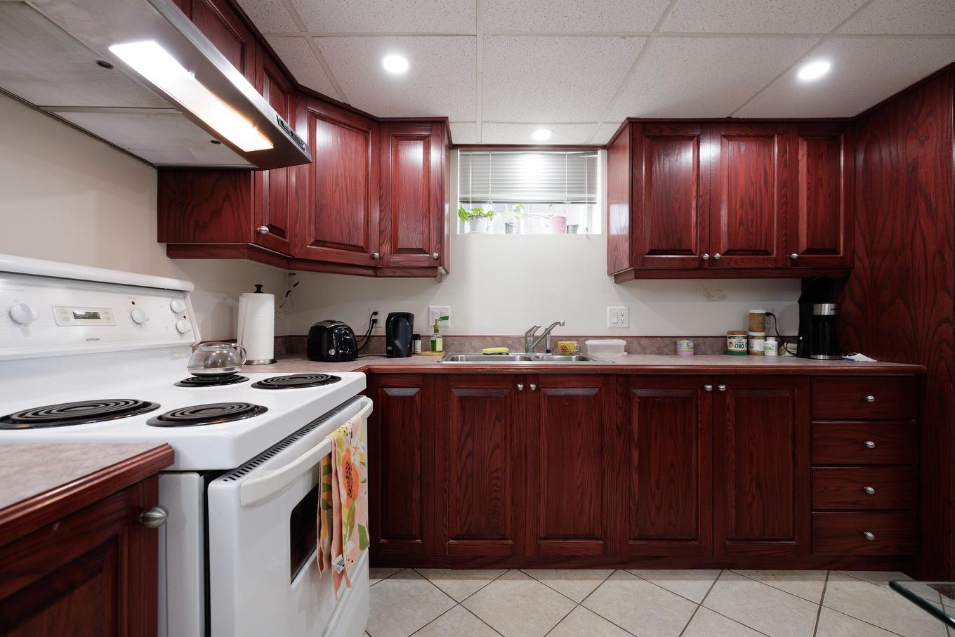 Intergénération - 1459 Boul. Perrot, Notre-Dame-De-L'Île-Perrot, QC - Indoor Photo Showing Kitchen With Double Sink