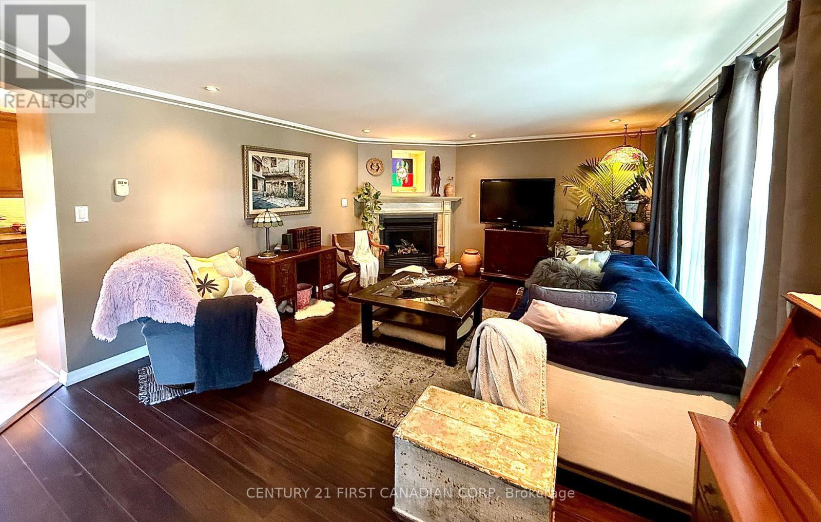 29 Maple Grove Court, South Huron (Stephen), ON - Indoor Photo Showing Living Room With Fireplace