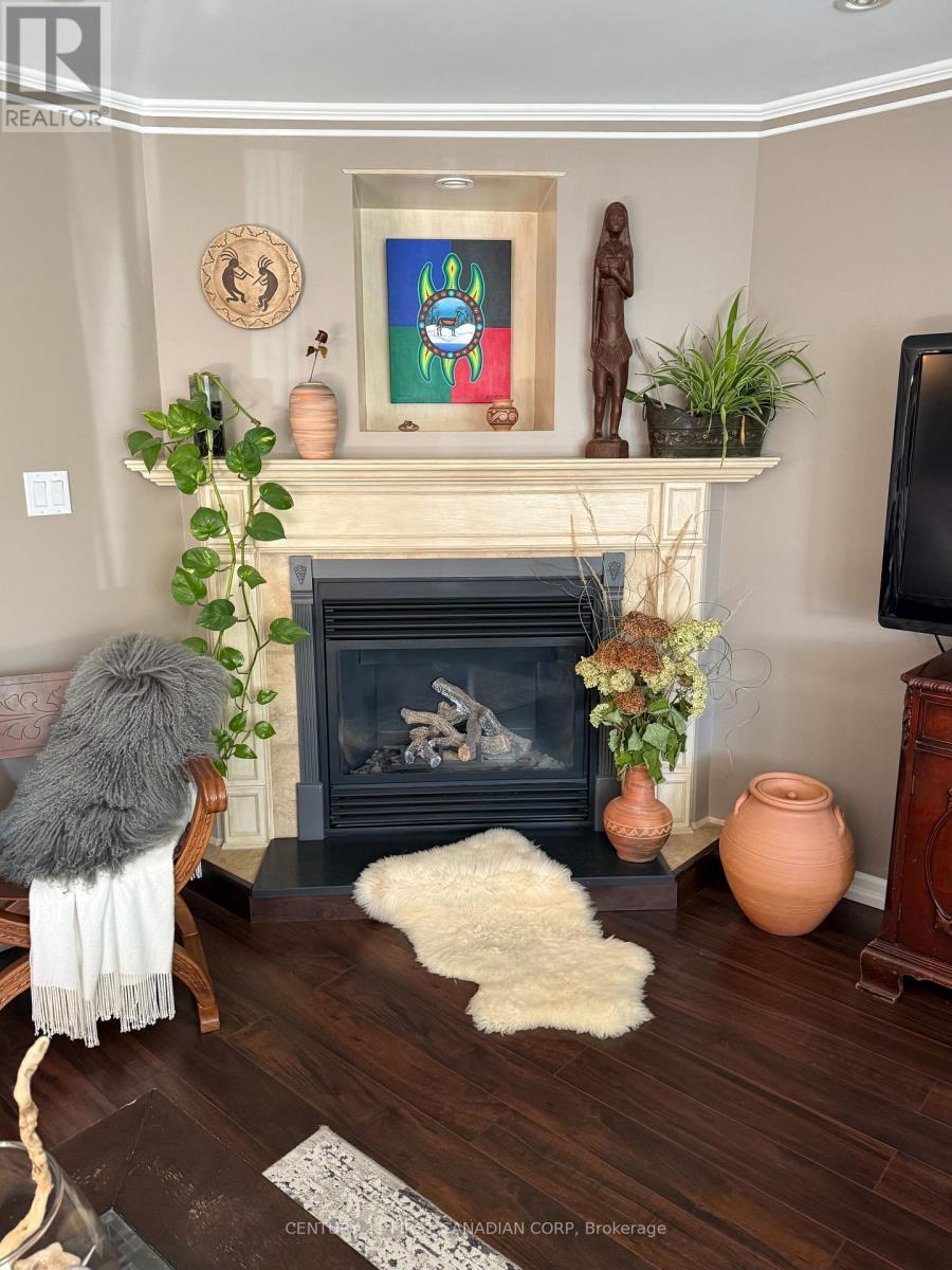 29 Maple Grove Court, South Huron (Stephen), ON - Indoor Photo Showing Living Room With Fireplace