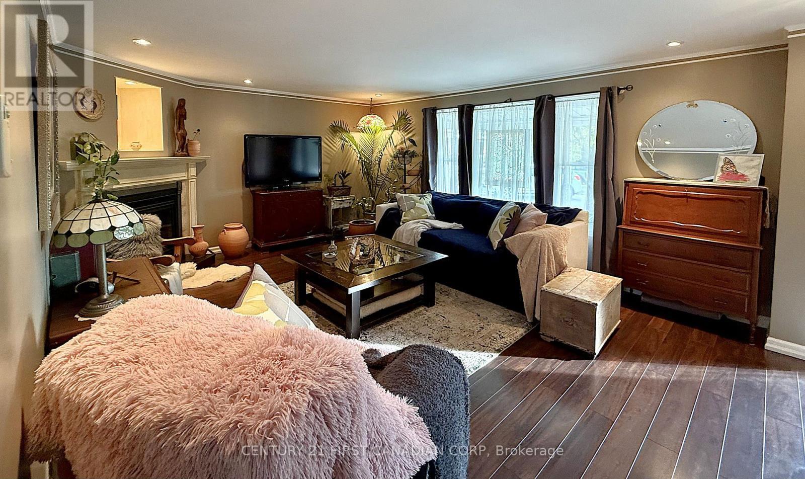29 Maple Grove Court, South Huron (Stephen), ON - Indoor Photo Showing Living Room With Fireplace