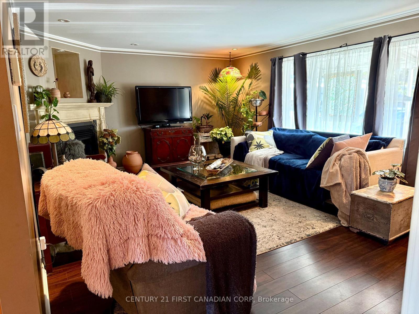 29 Maple Grove Court, South Huron (Stephen), ON - Indoor Photo Showing Living Room