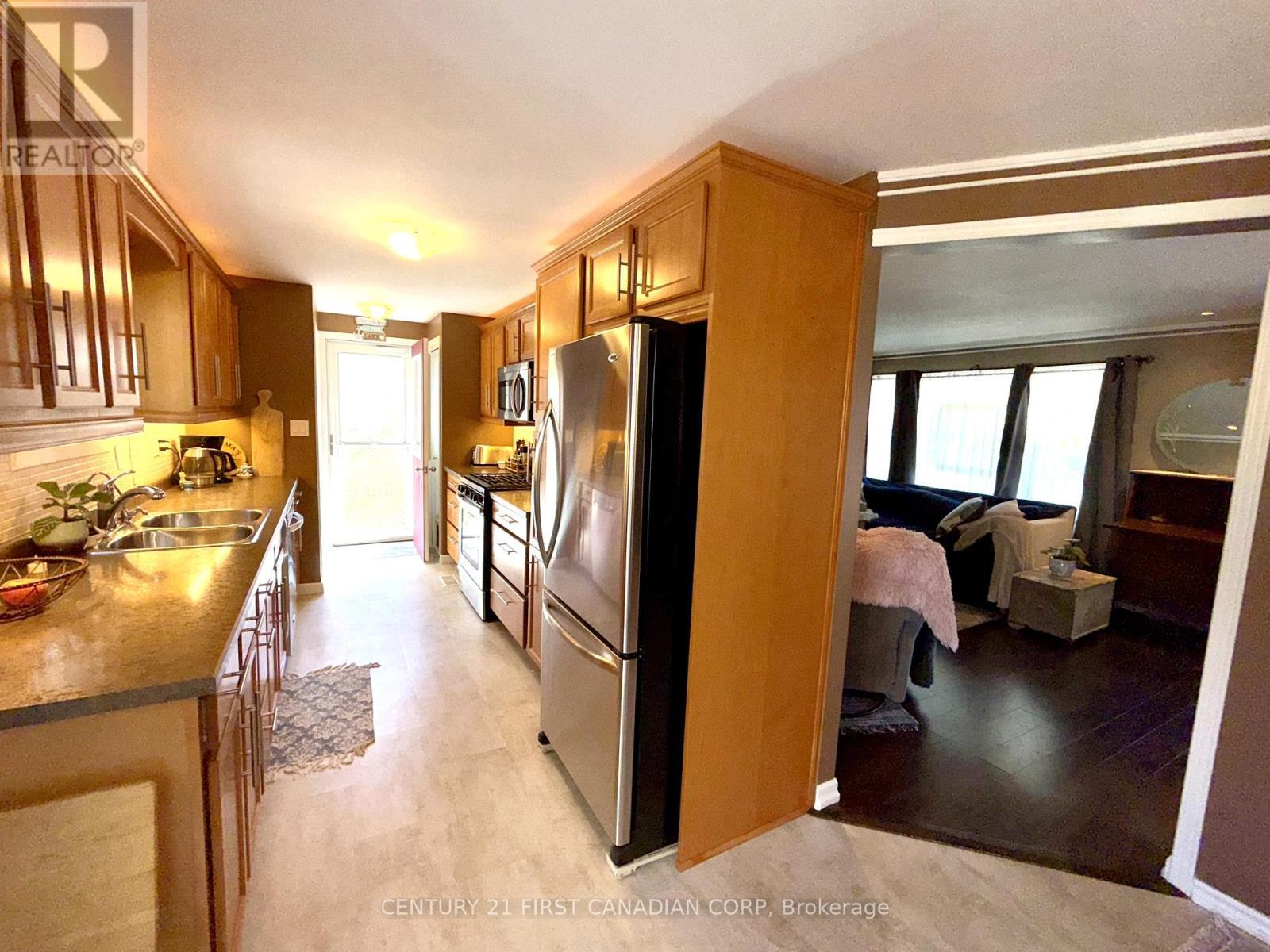 29 Maple Grove Court, South Huron (Stephen), ON - Indoor Photo Showing Kitchen With Double Sink