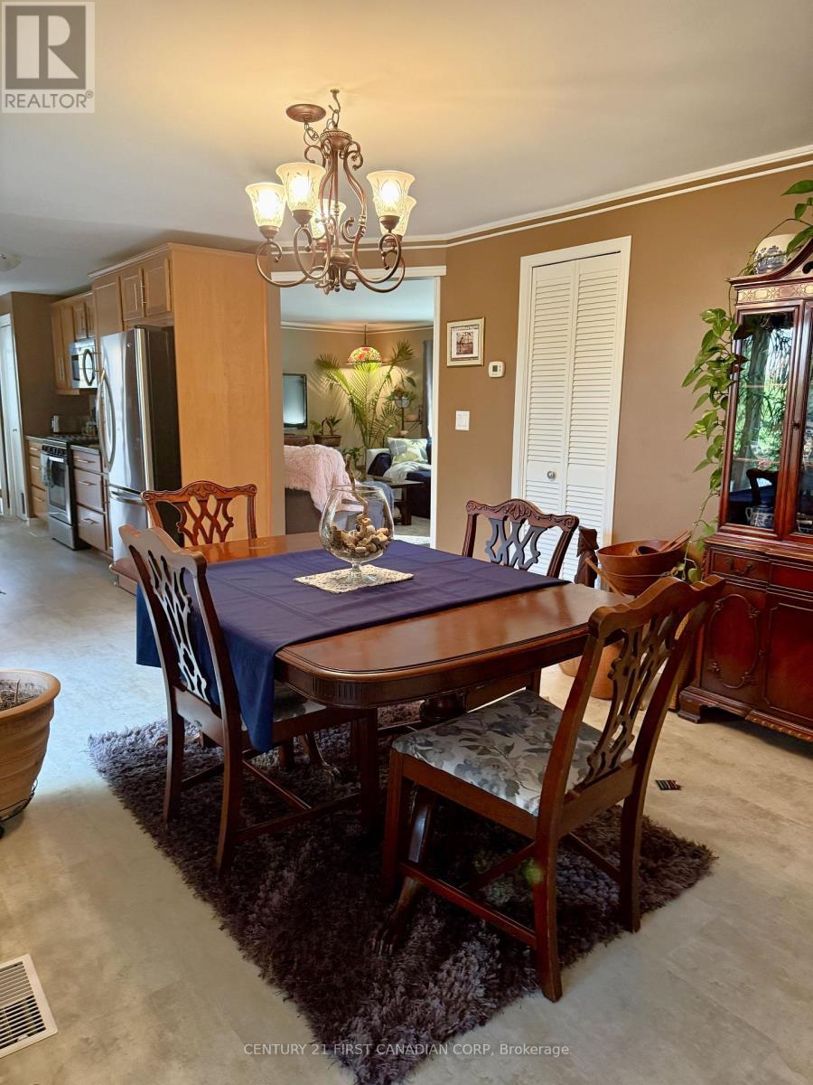 29 Maple Grove Court, South Huron (Stephen), ON - Indoor Photo Showing Dining Room