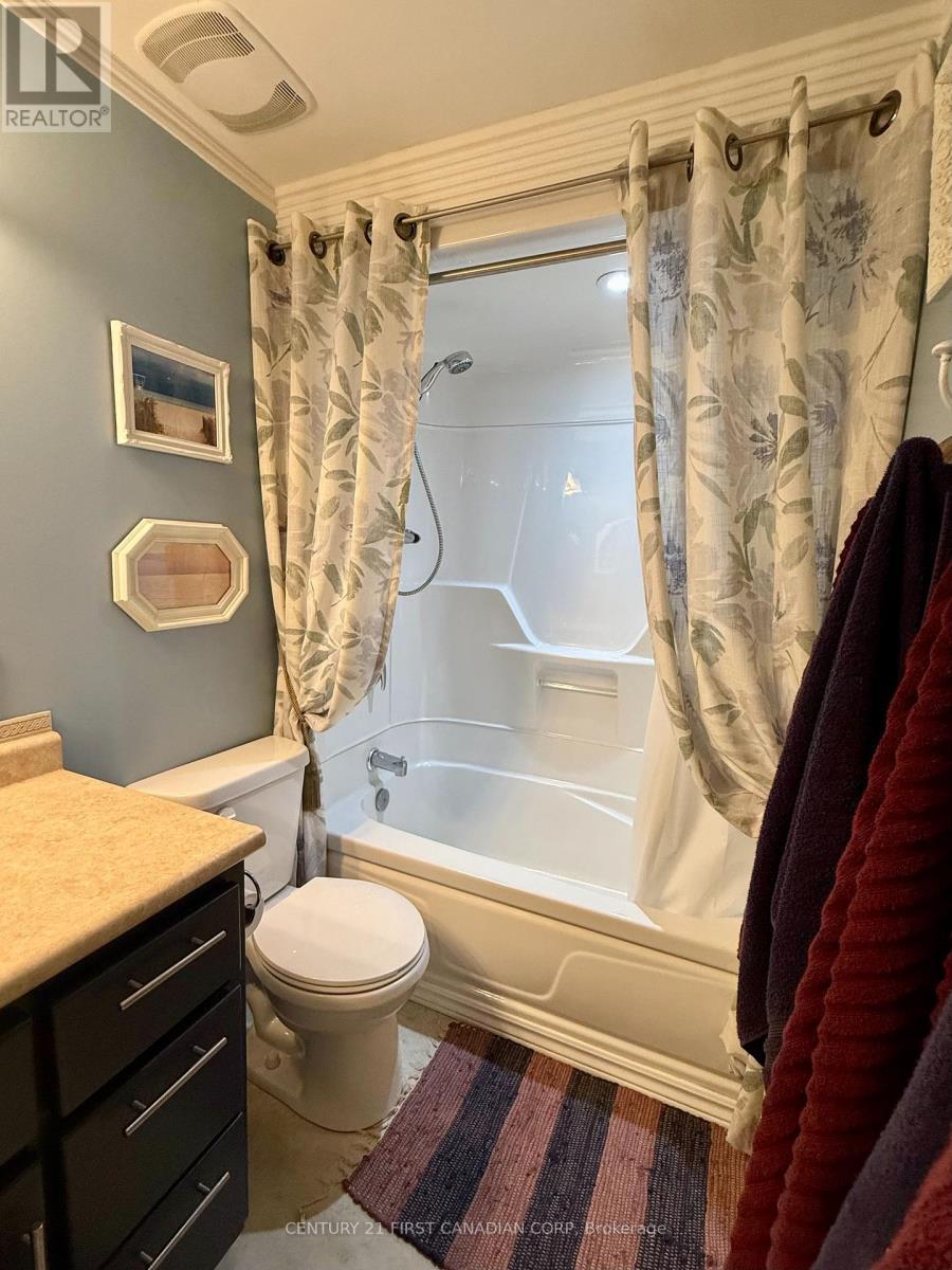 29 Maple Grove Court, South Huron (Stephen), ON - Indoor Photo Showing Bathroom