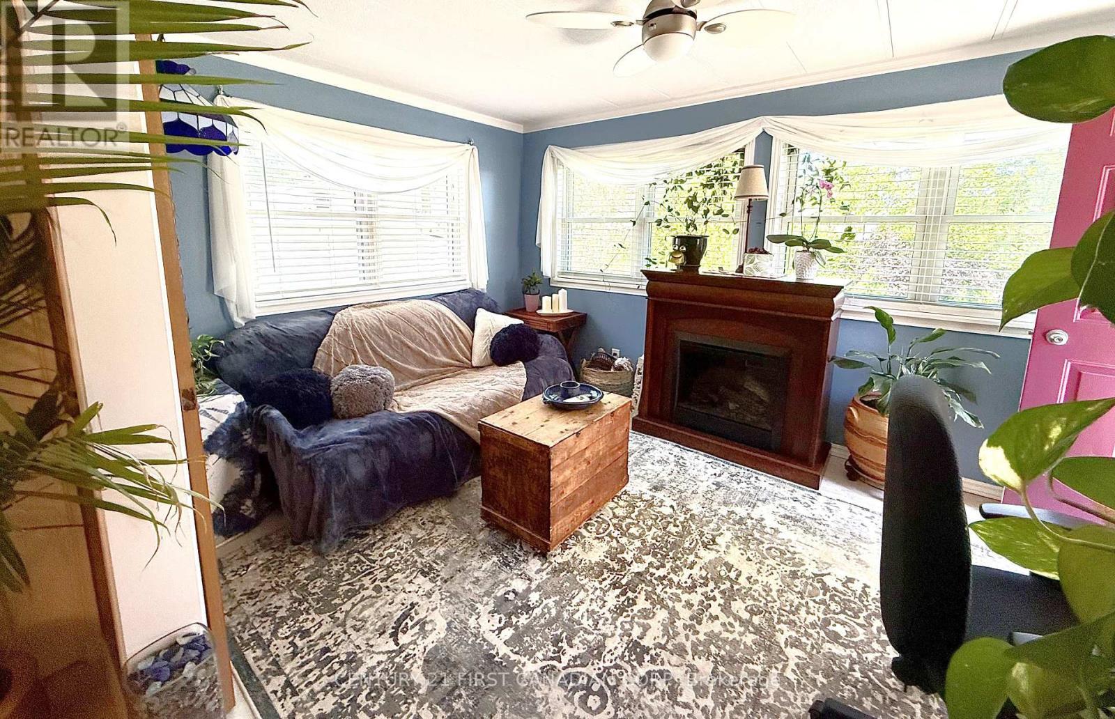 29 Maple Grove Court, South Huron (Stephen), ON - Indoor Photo Showing Living Room With Fireplace