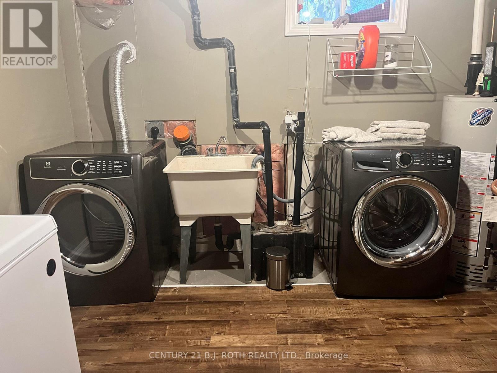 2 - 1711 South Porcupine Avenue, Innisfil, ON - Indoor Photo Showing Laundry Room